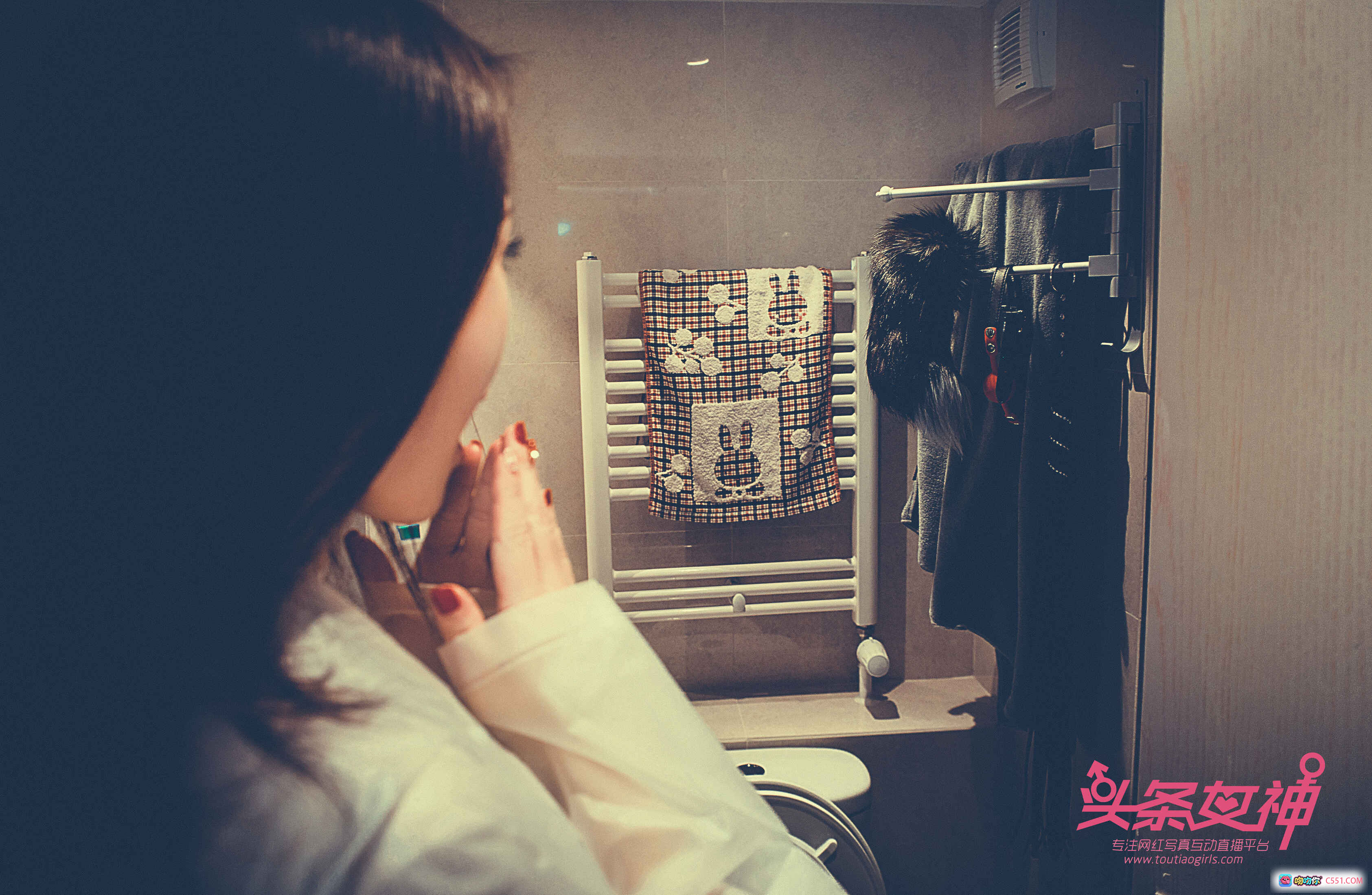 图片[6] - 头条女神雨衣修水迪爱儿性感写真45P高清美图-2018年4月18日发布 - 就要吻