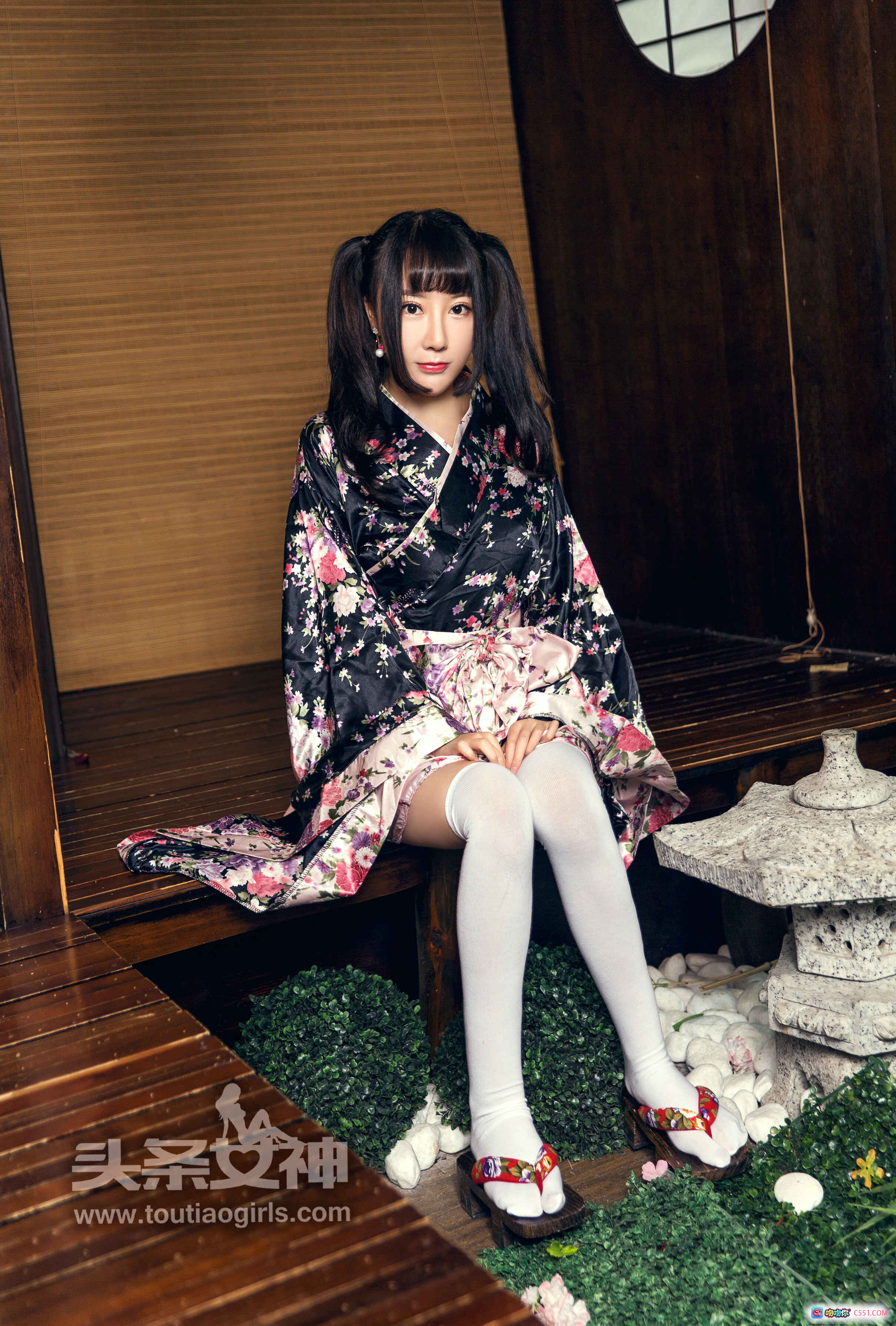 图片[8] - 头条女神笑笑和服七夕写真 | 日式花柄浴衣双马尾少女 | 传统日式房间樱花灯饰氛围感美图 - 就要吻