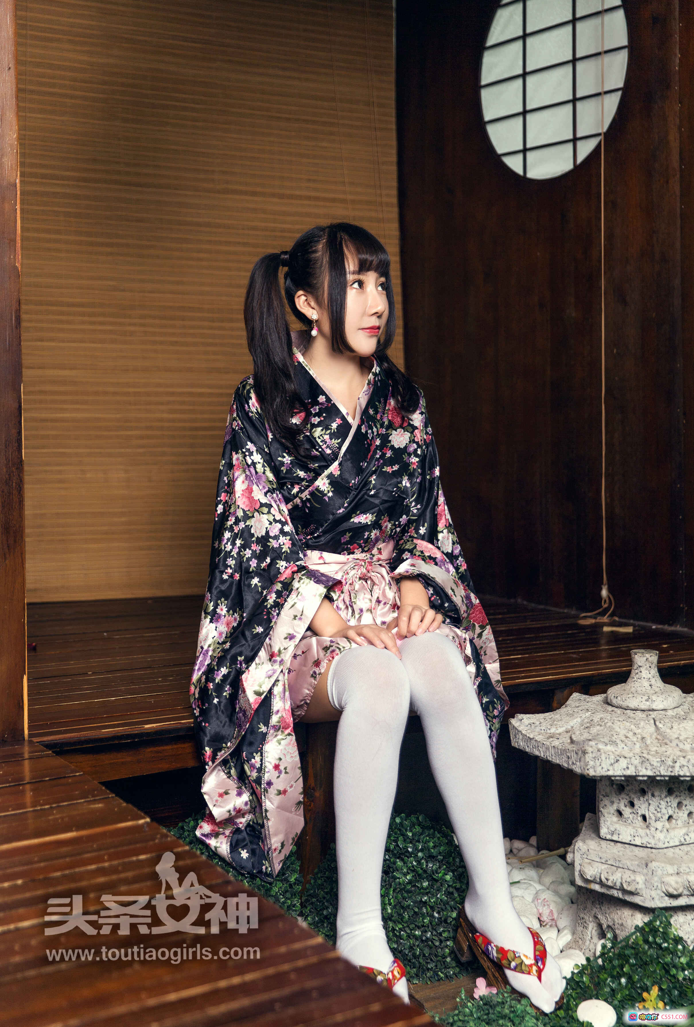 图片[10] - 头条女神笑笑和服七夕写真 | 日式花柄浴衣双马尾少女 | 传统日式房间樱花灯饰氛围感美图 - 就要吻