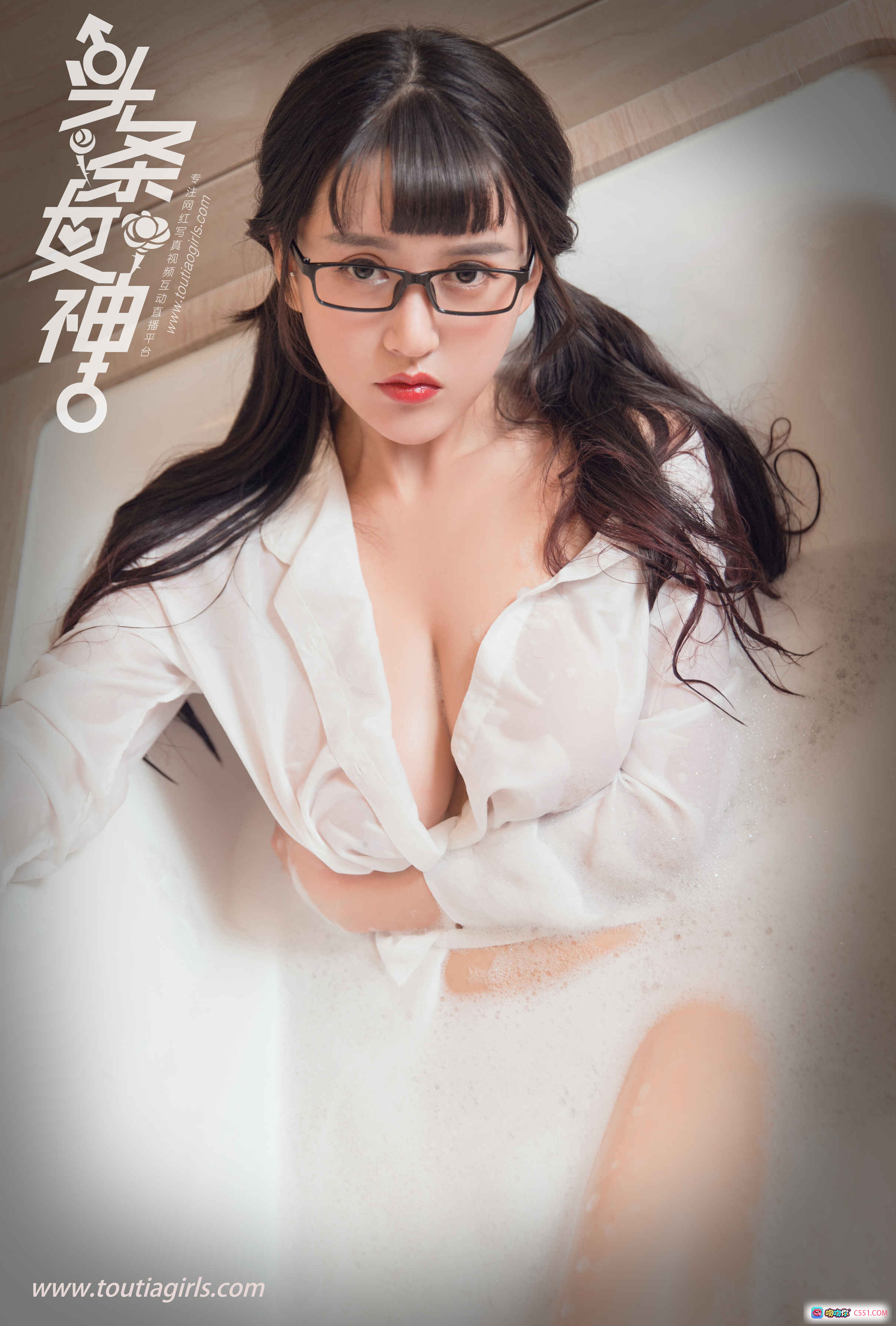 图片[10] - 头条女神大晗浴室写真：白衬衫湿身诱惑+美臀特写+泡澡氛围感+高清32P性感私房照 - 就要吻