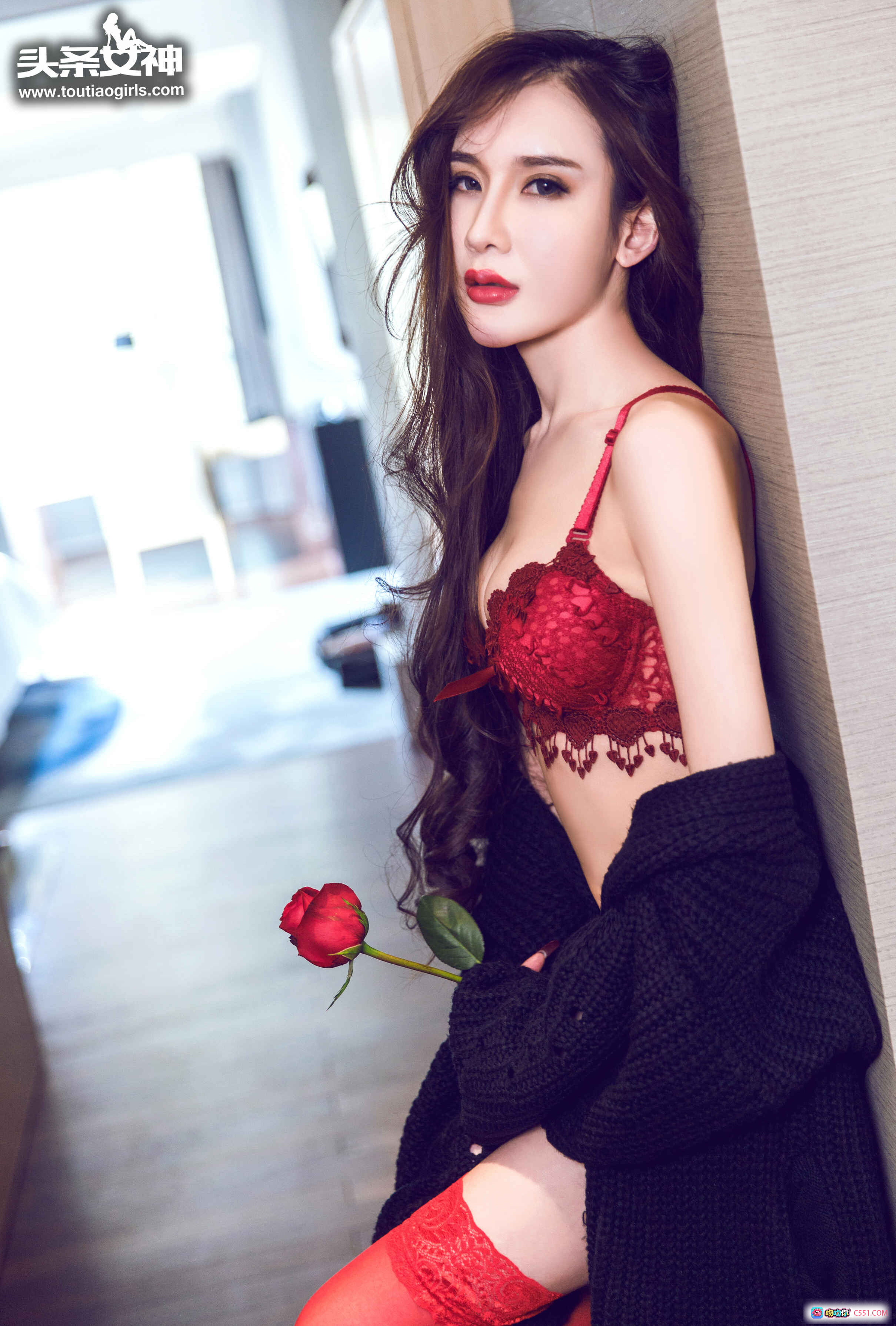 图片[5] - 花漾女神阿依努尔瓦娅红蕾丝内衣写真｜头条女神2017性感私房照｜长发红唇持玫瑰诱惑造型 - 就要吻