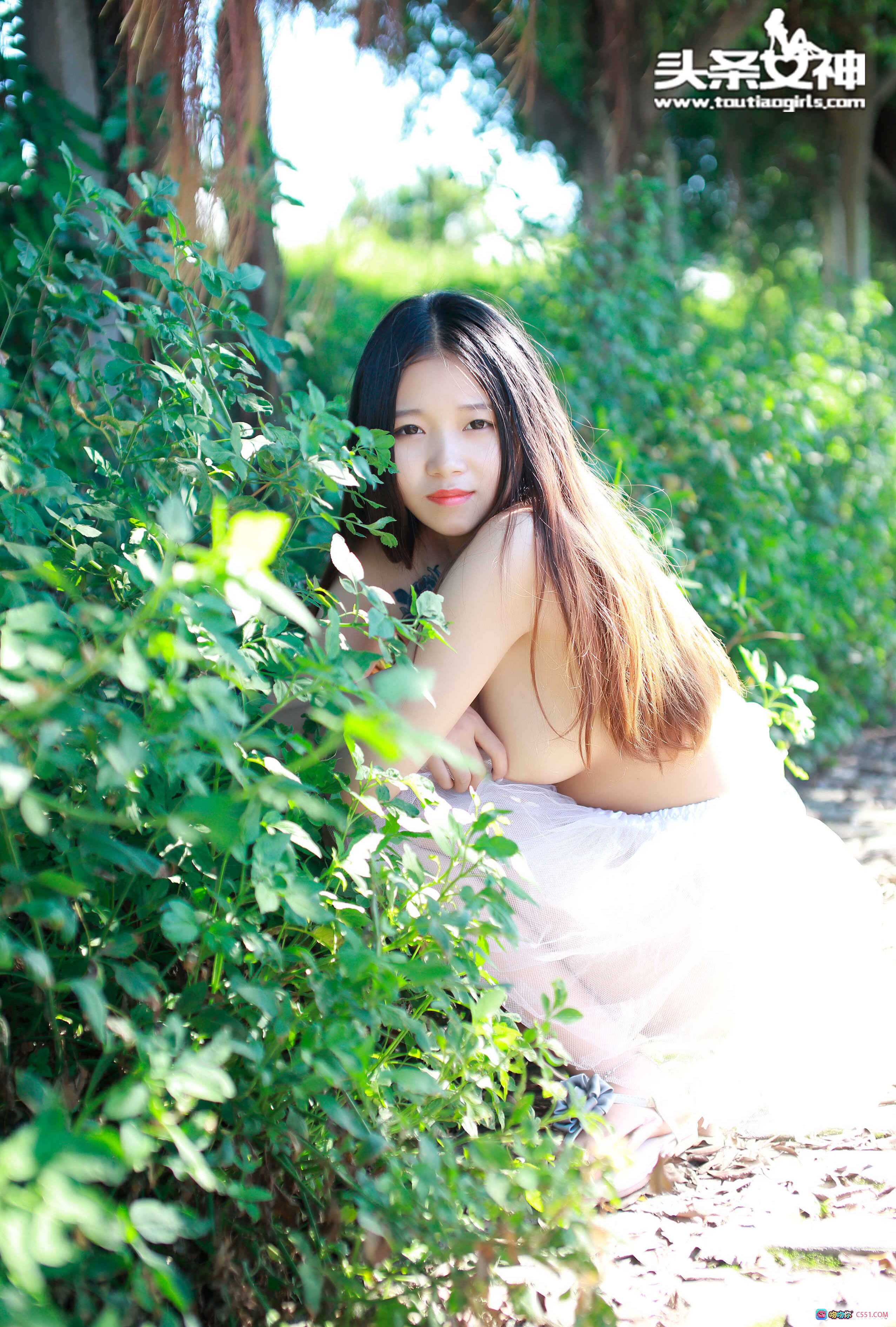 图片[6] - 头条女神小雨野外极致露出写真 粉色百褶裙清新自然美少女户外私拍37P - 就要吻