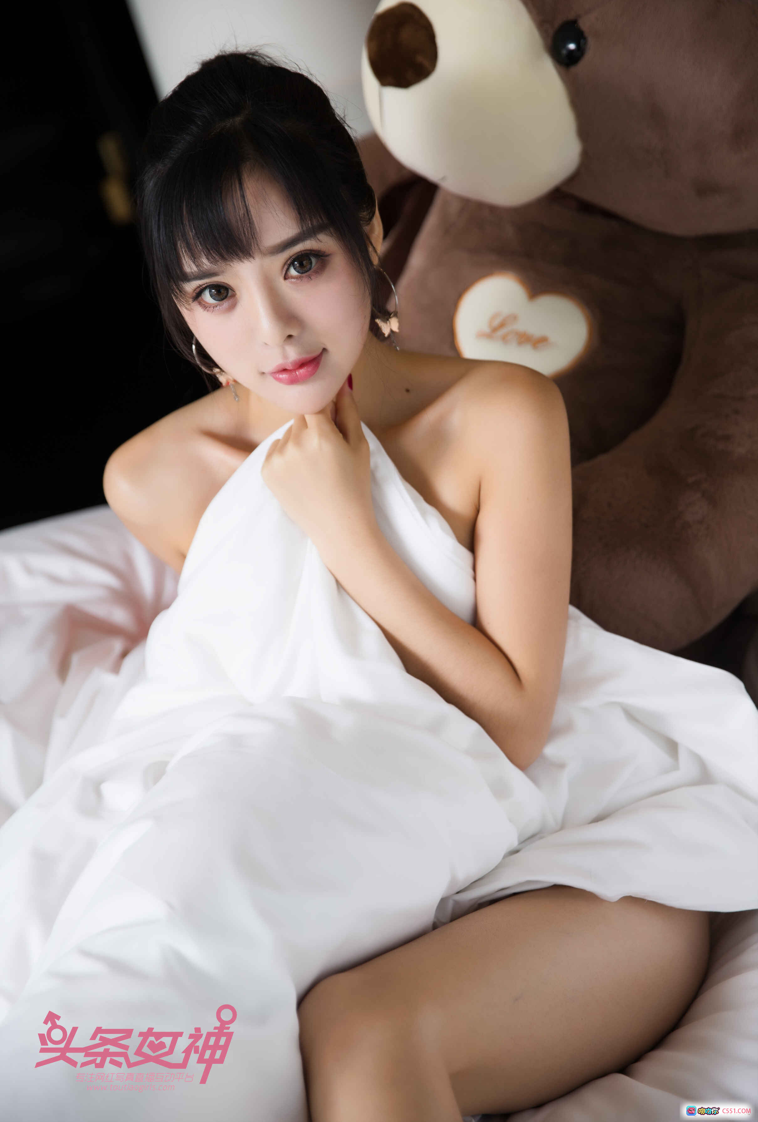 图片[10] - 周熙妍甜美写真｜头条女神2017.11.04｜红白T恤居家风｜可爱马尾少女感｜高清10P59M图集 - 就要吻