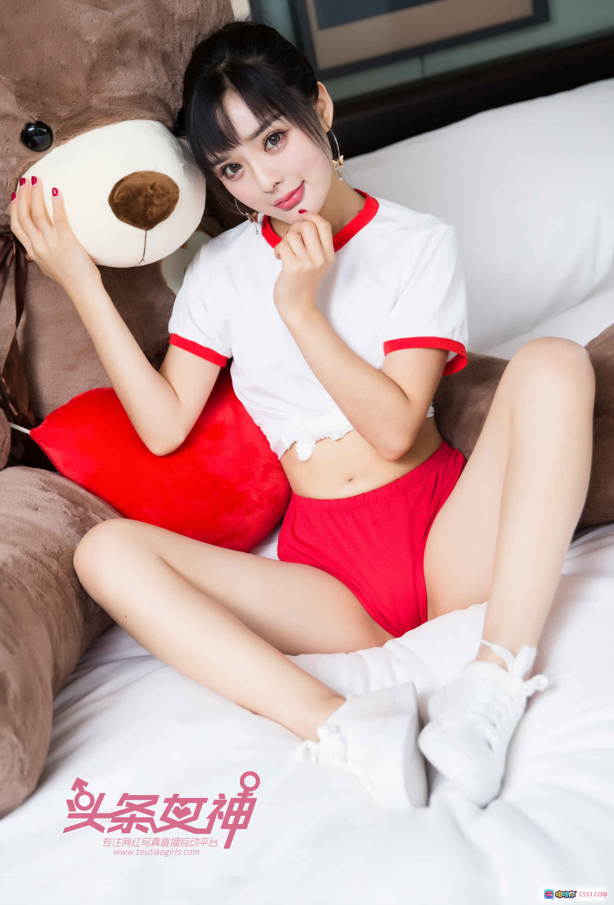 图片[3] - 周熙妍甜美写真｜头条女神2017.11.04｜红白T恤居家风｜可爱马尾少女感｜高清10P59M图集 - 就要吻