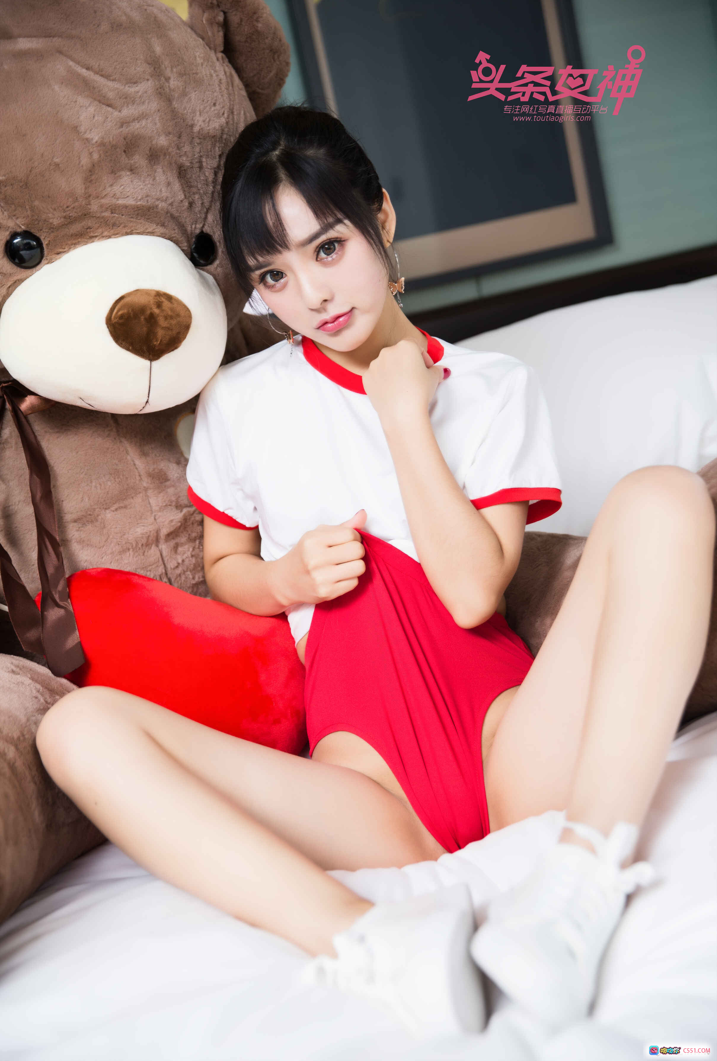 图片[7] - 周熙妍甜美写真｜头条女神2017.11.04｜红白T恤居家风｜可爱马尾少女感｜高清10P59M图集 - 就要吻