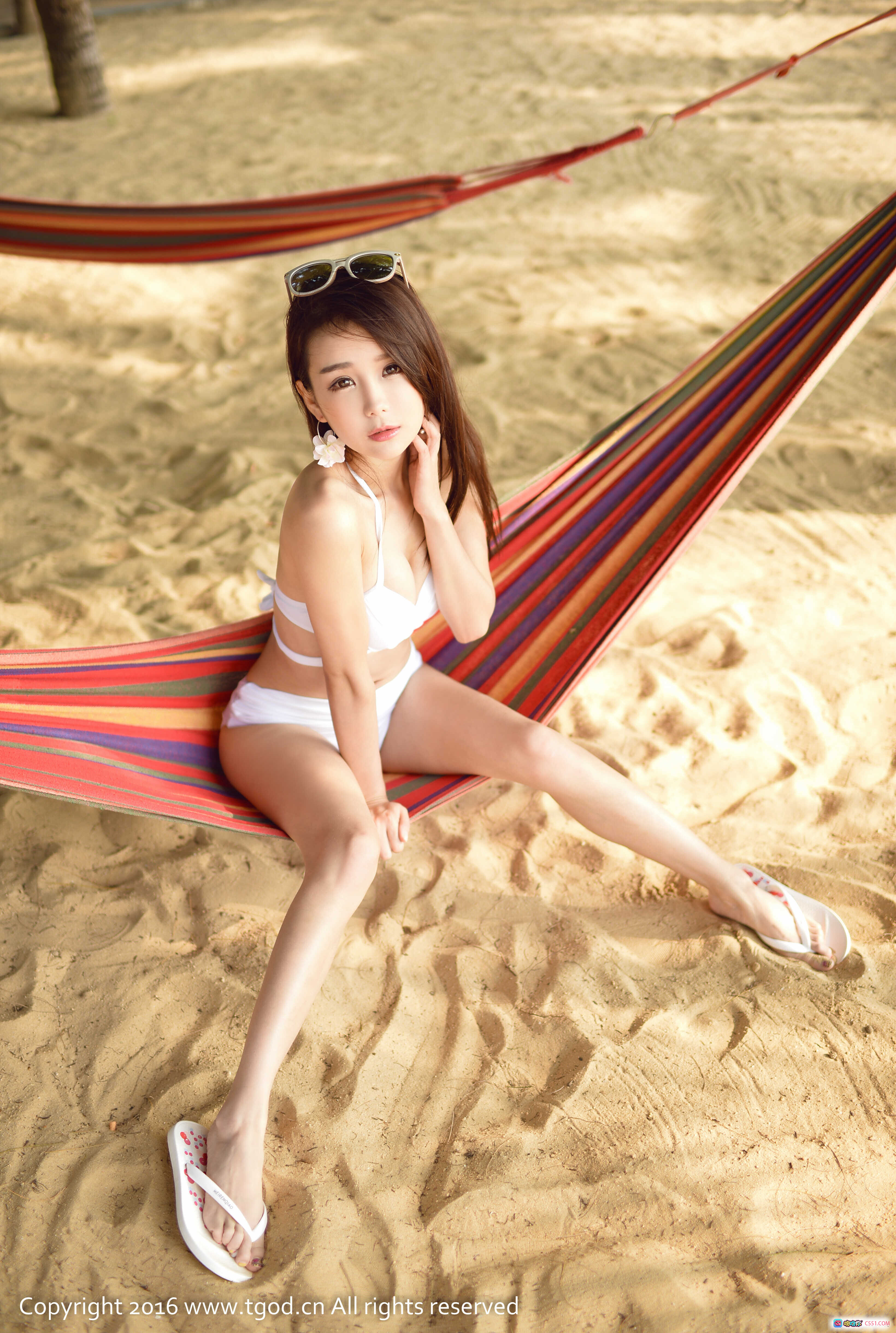 图片[5] - 小九Vin沙滩比基尼写真 白色泳装长发美女 戴墨镜海边坐姿性感迷人 2016 TGOD高清图集 - 就要吻