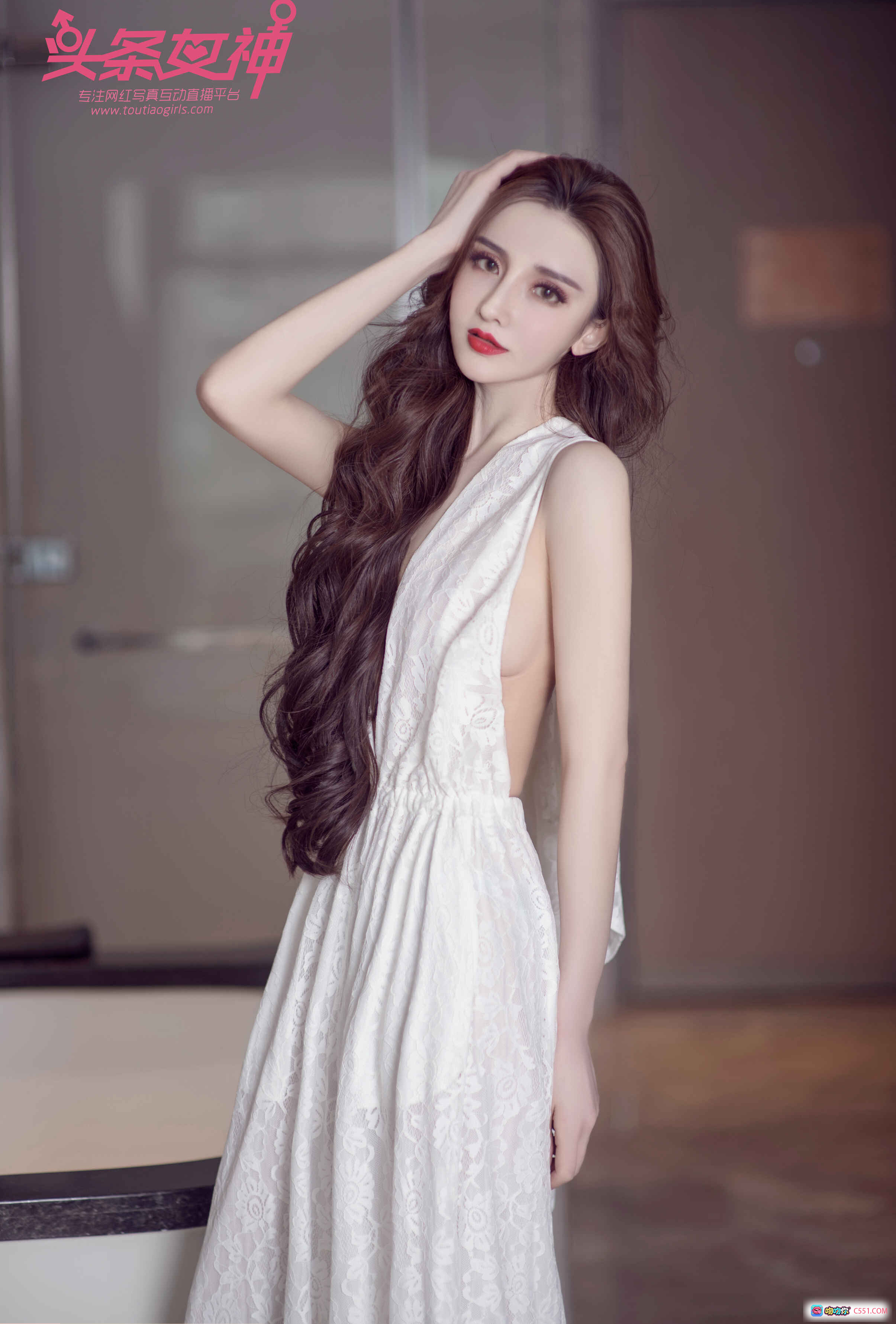 图片[9] - 阿依努尔瓦娅黑色露肩短裙写真 | 头条女神优雅性感私房照 2017精选19P - 就要吻