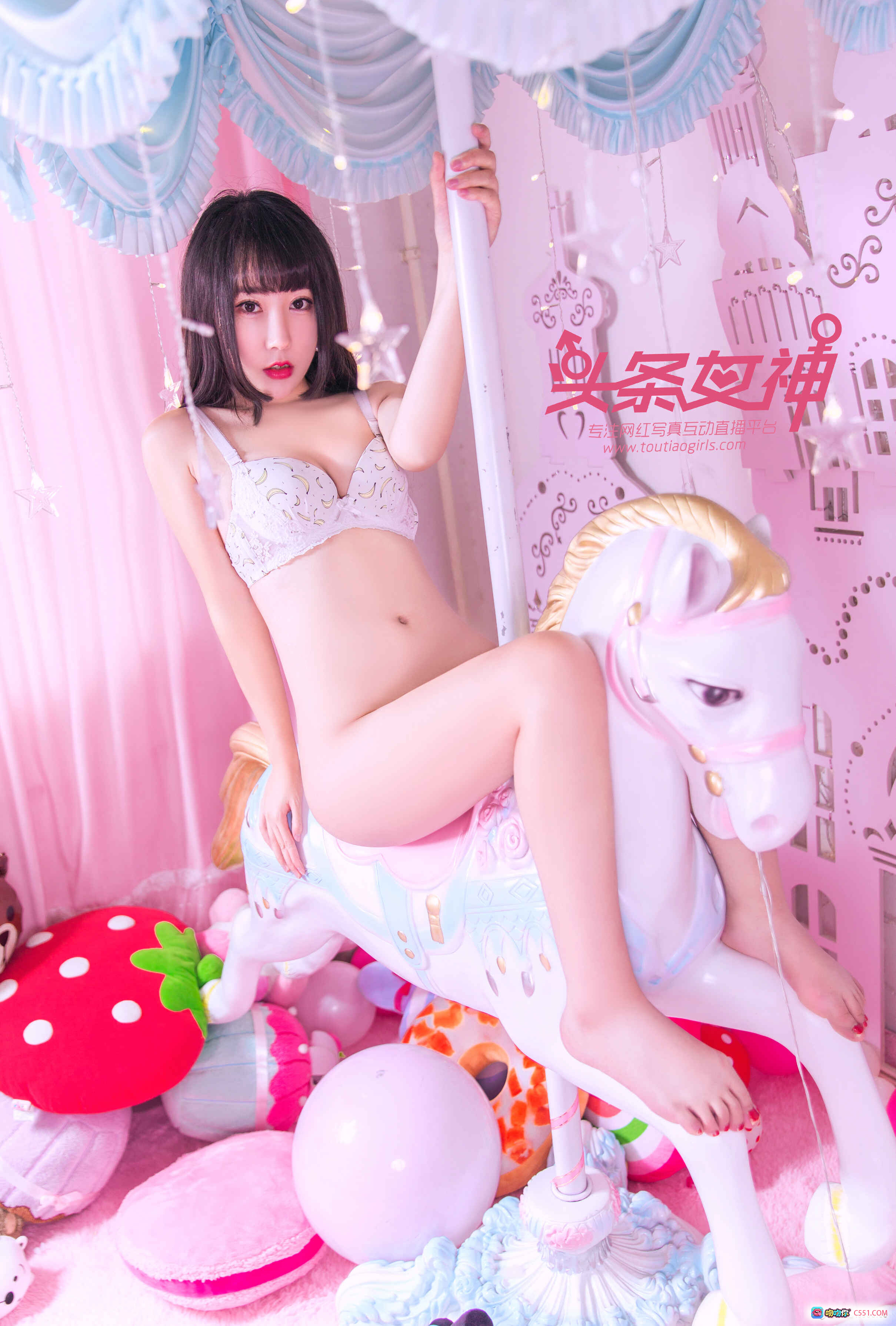 图片[7] - 头条女神笑笑粉色少女风写真 旋转木马主题 甜美内衣搭配毛绒玩具 2017年9月18日高清26P - 就要吻