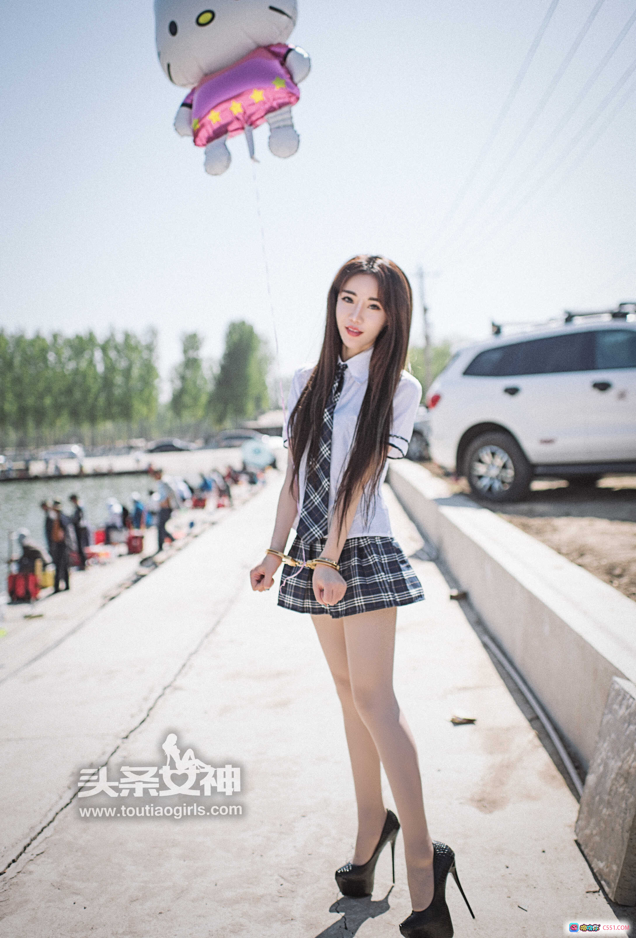 图片[6] - 樊安妮少女写真 | 校服短裙高跟美腿 | 砖墙藤蔓户外拍摄 | TouTiao头条女神2017精选 - 就要吻