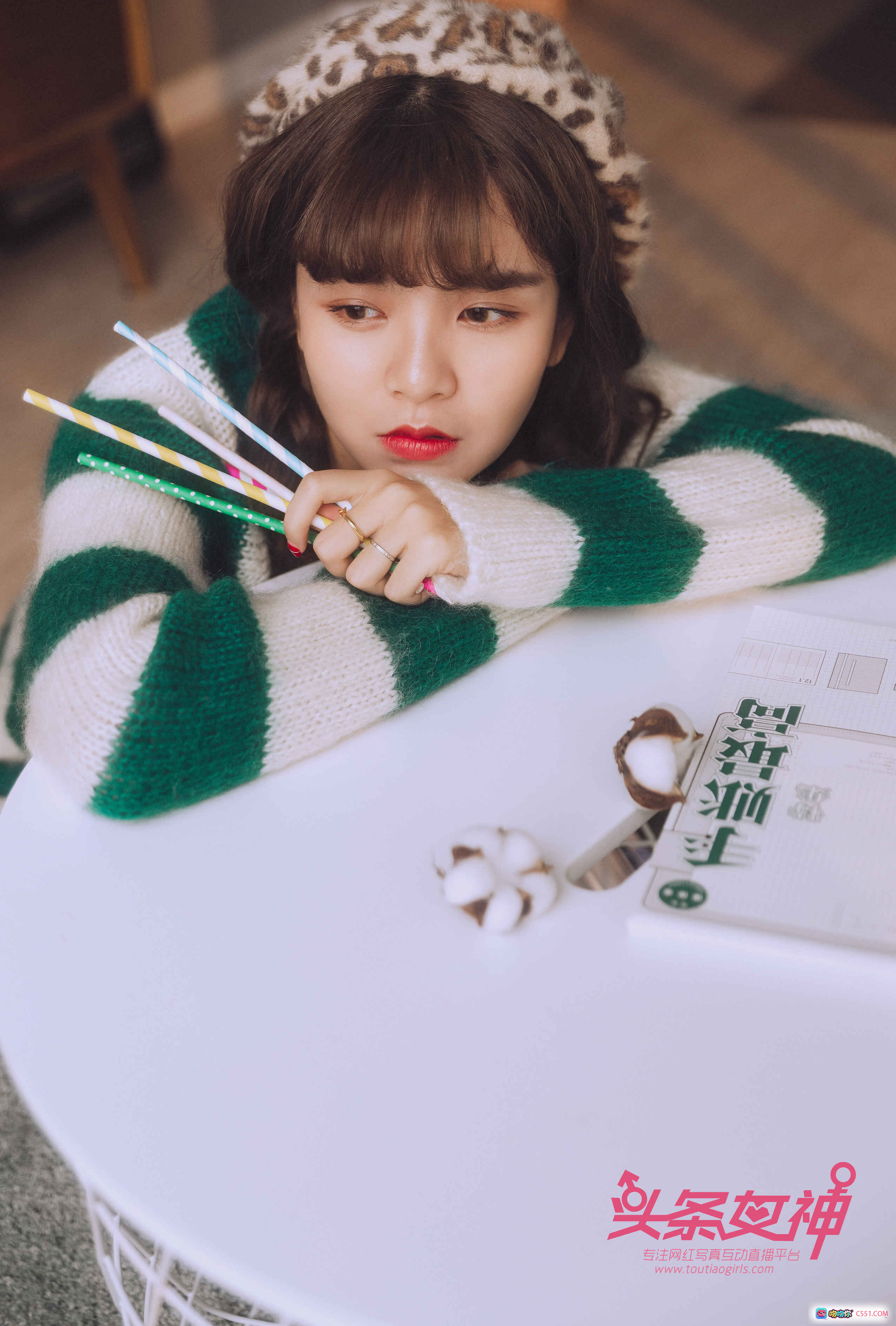 图片[7] - 头条女神扬清新居家写真 | 白色浴袍少女洗衣机旁甜美凝视 | 2018年1月22日17P高清图集 - 就要吻