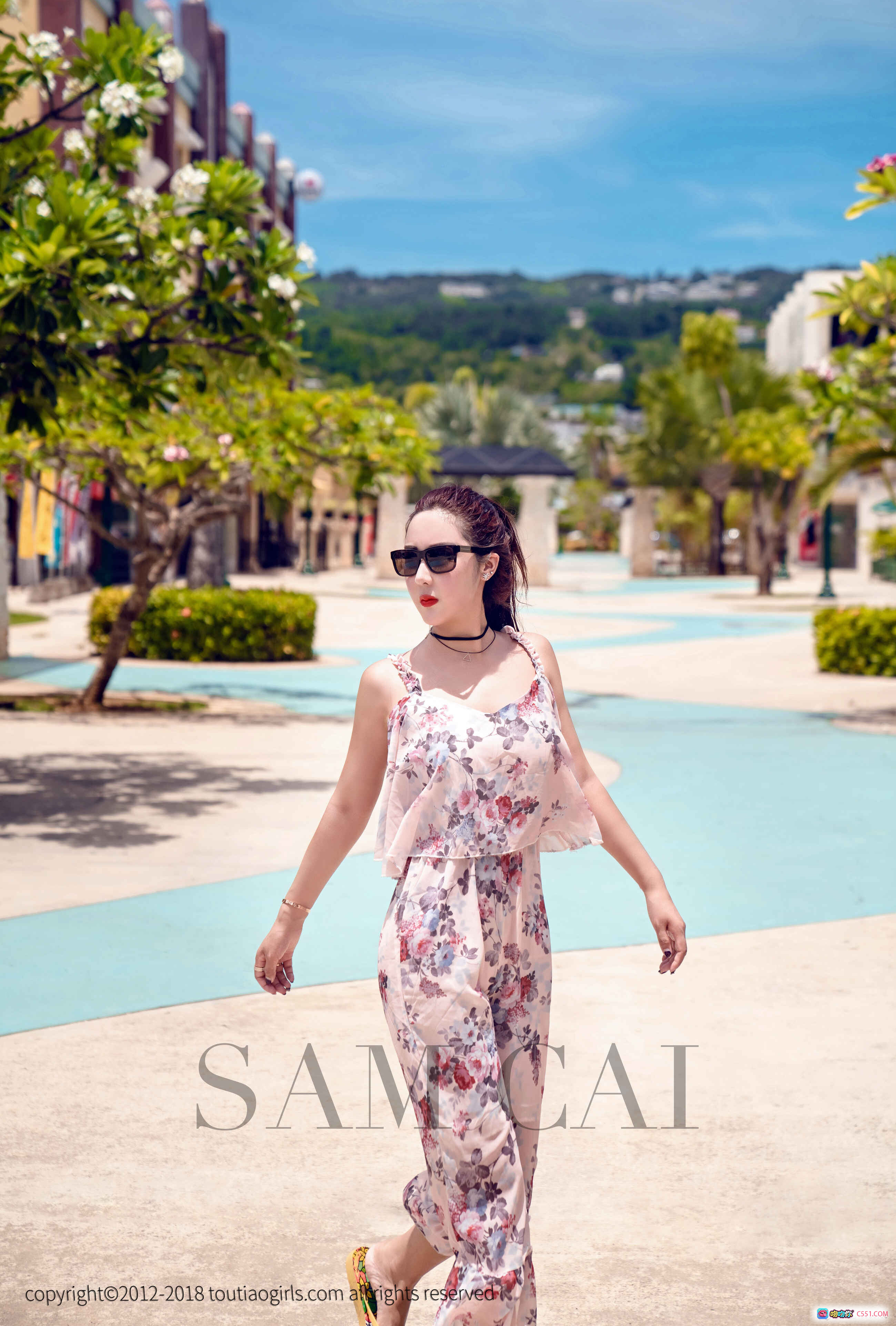 图片[6] - 塞班风情蔡楠写真 | 花纹连体裤街拍 | TouTiao头条女神2018春夏时尚造型 - 就要吻