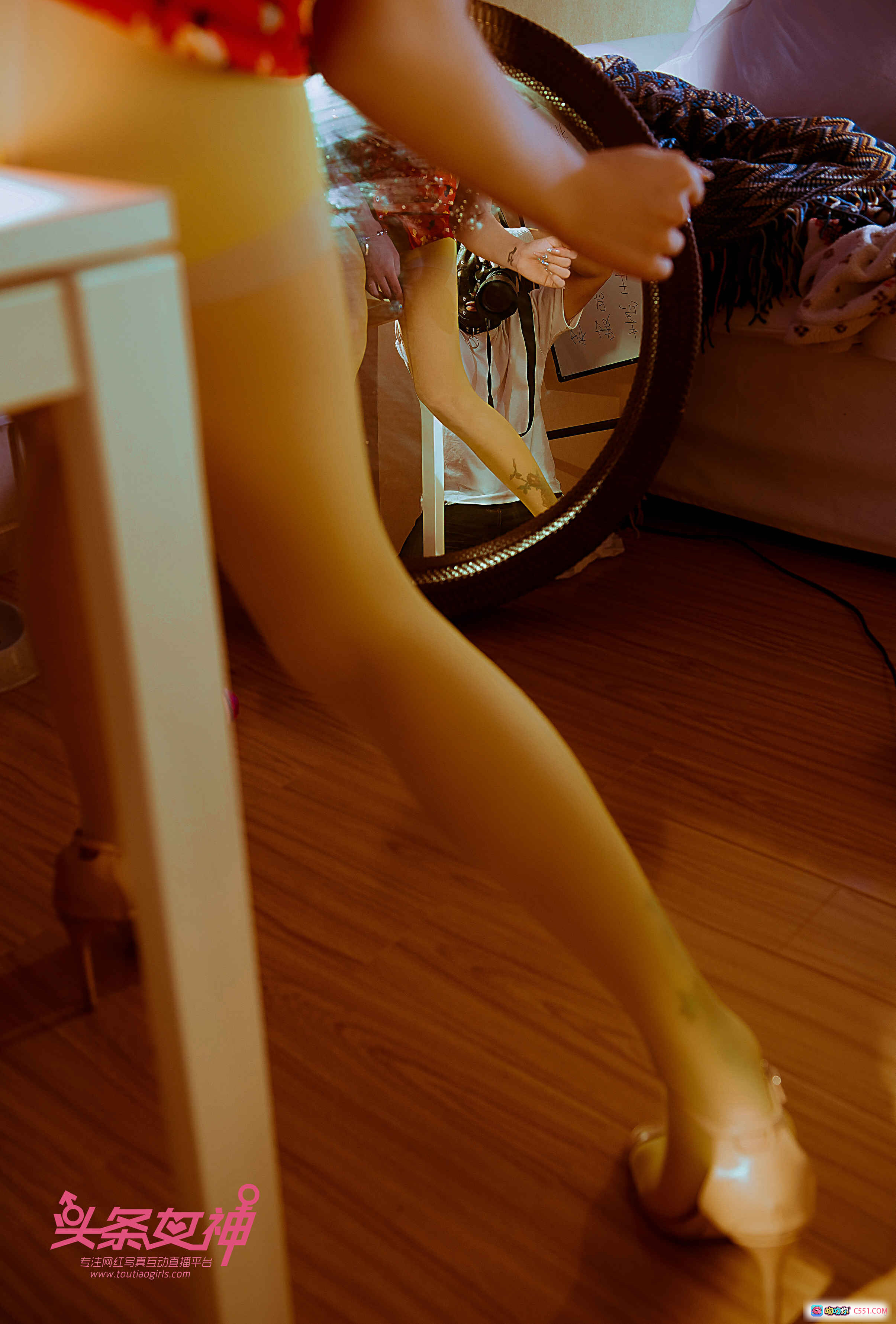 图片[4] - 头条女神红裙性感写真｜第五人格主题走廊美拍｜高跟长腿诱惑｜2018年5月3日46P高清图集 - 就要吻