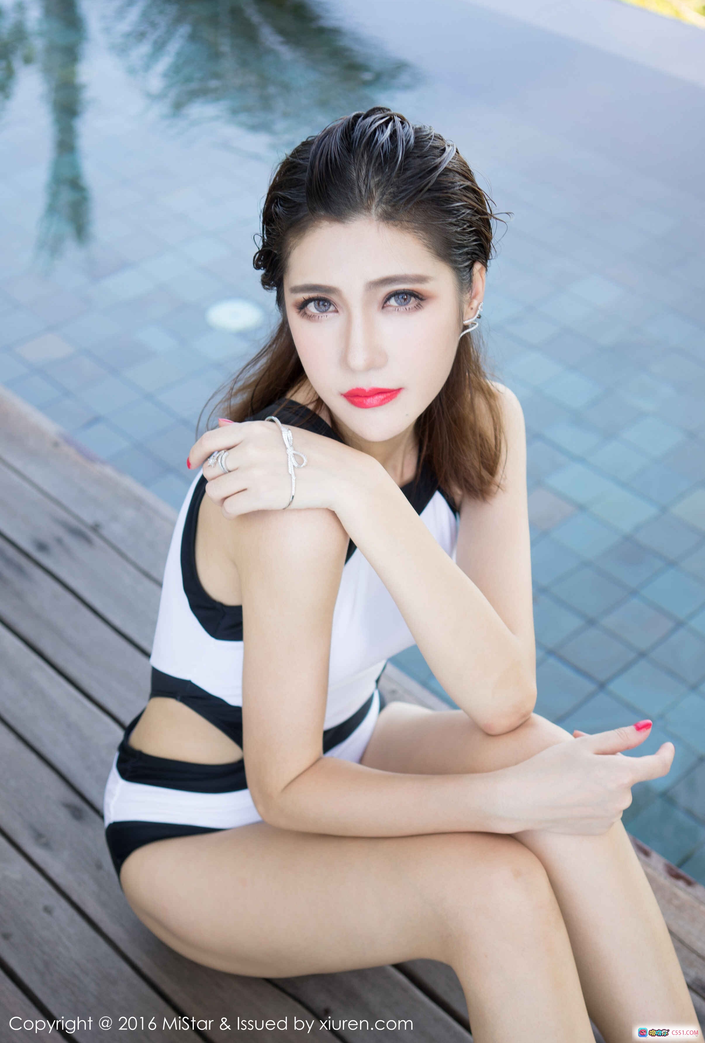 图片[6] - Sandy陈天扬热带风情比基尼写真 | 花朵图案泳装 | 自然岩石绿植背景 | 甜美性感户外拍摄 - 就要吻