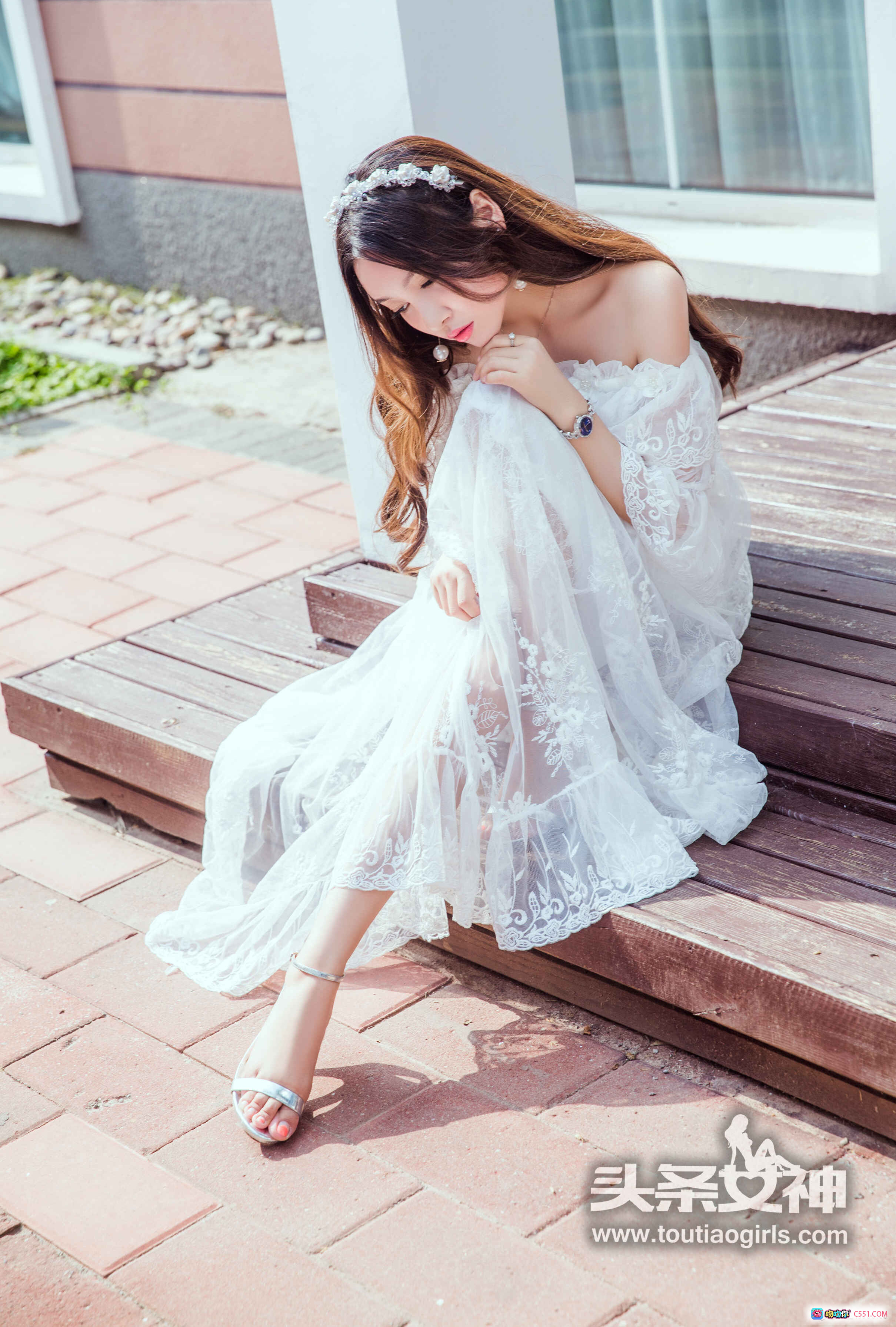 图片[9] - 李梓熙白色蕾丝长裙花环头饰户外教堂草坪写真 – 头条女神2017.08.06优雅仙气风 - 就要吻