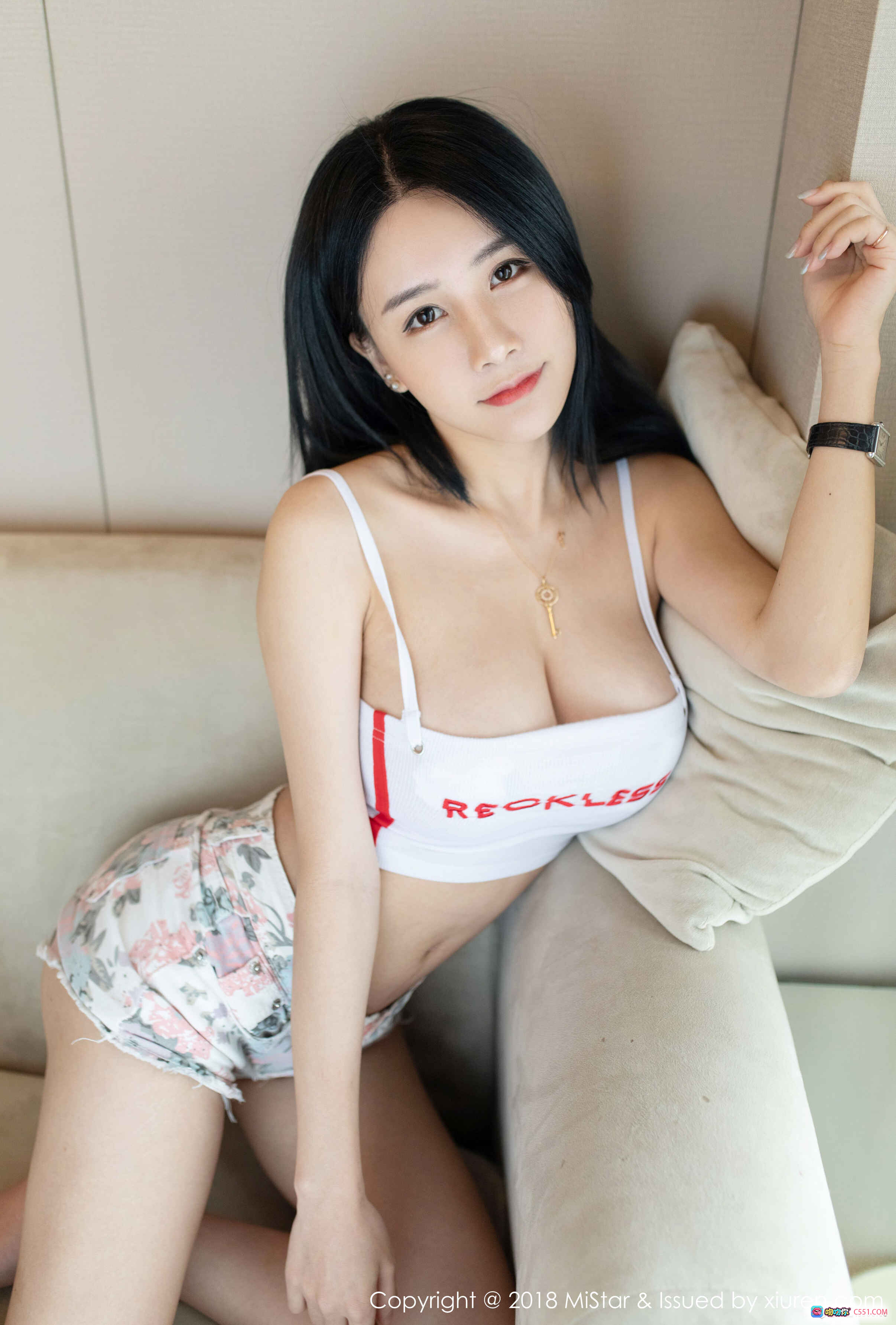 小沫琳性感写真：白色吊带+碎花短裤，居家慵懒风，MiStar Vol.248高清美图 - 就要吻