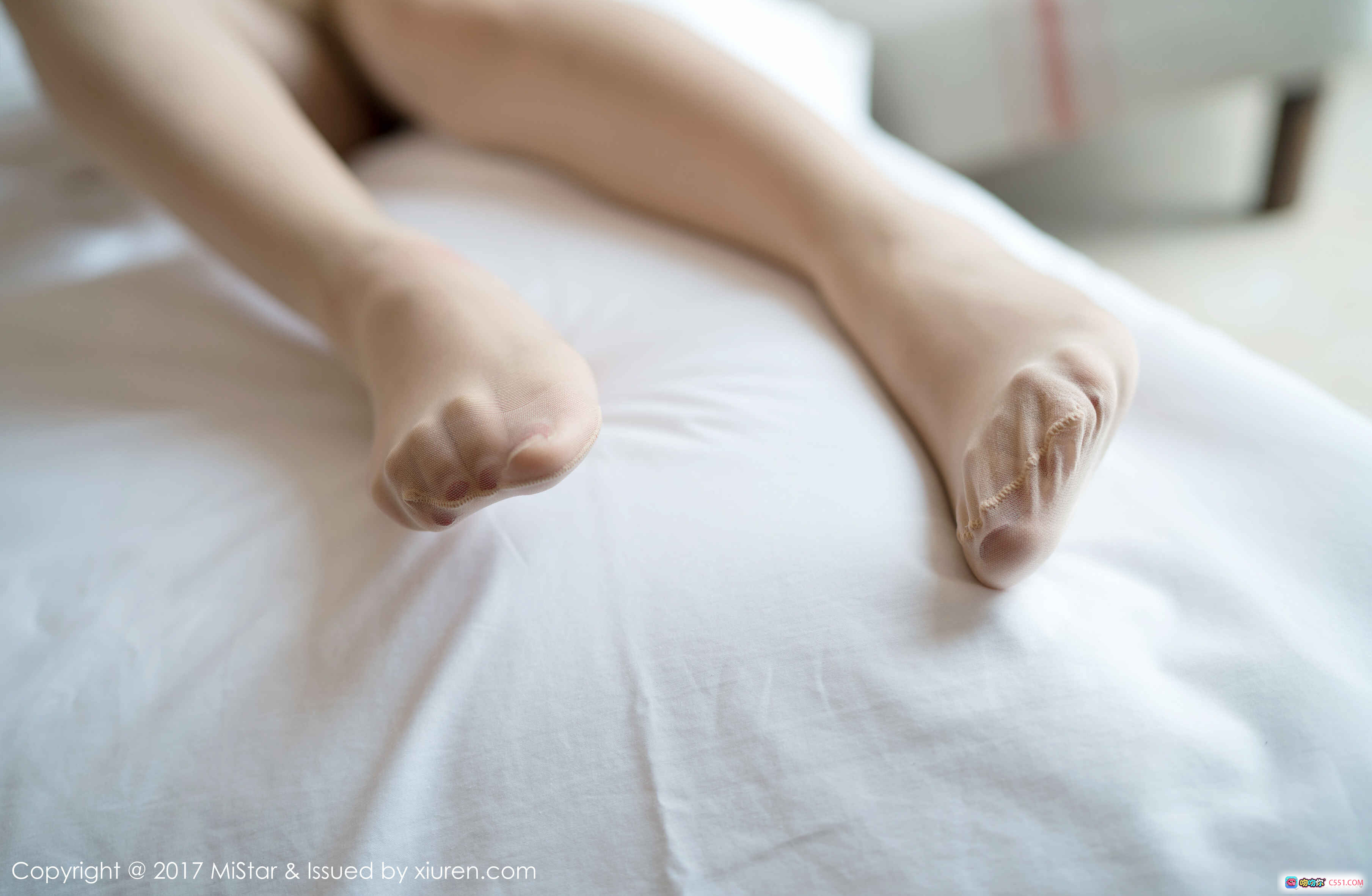 MiStar 2017.04.19 Vol.164 丁筱南 白床美腿特写 丝袜足部写真 清新私房摄影 无视频 - 就要吻
