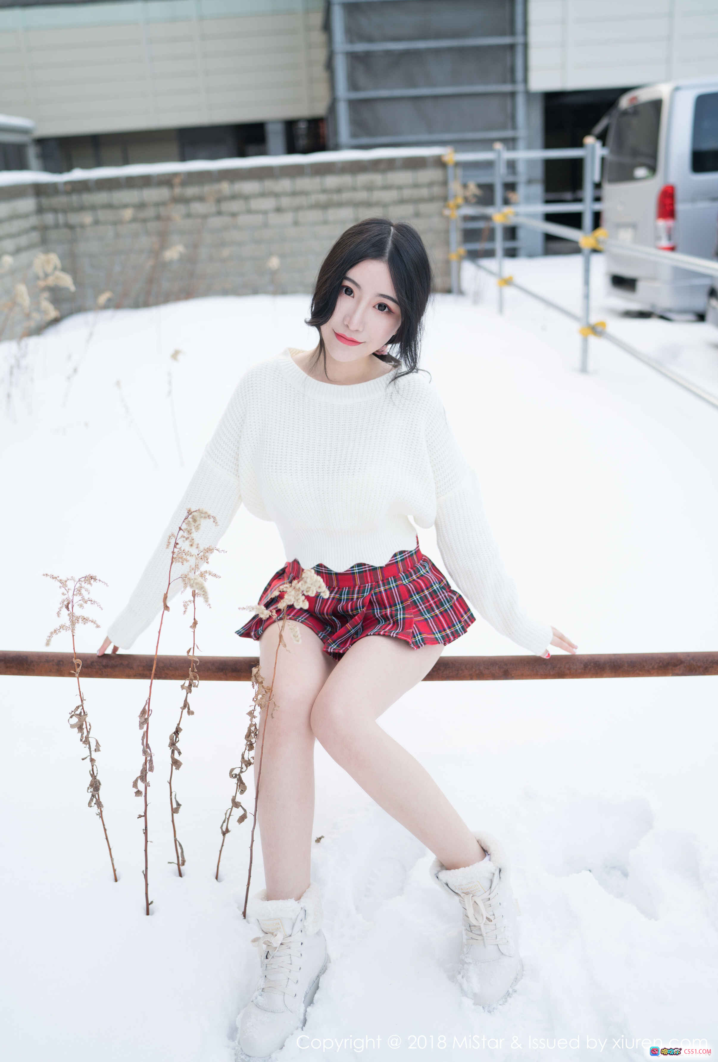 图片[5] - 雪地美少女绯月樱性感写真 | 红格短裙白毛衣搭配雪靴 | MiStar Vol.231高清图集 - 就要吻