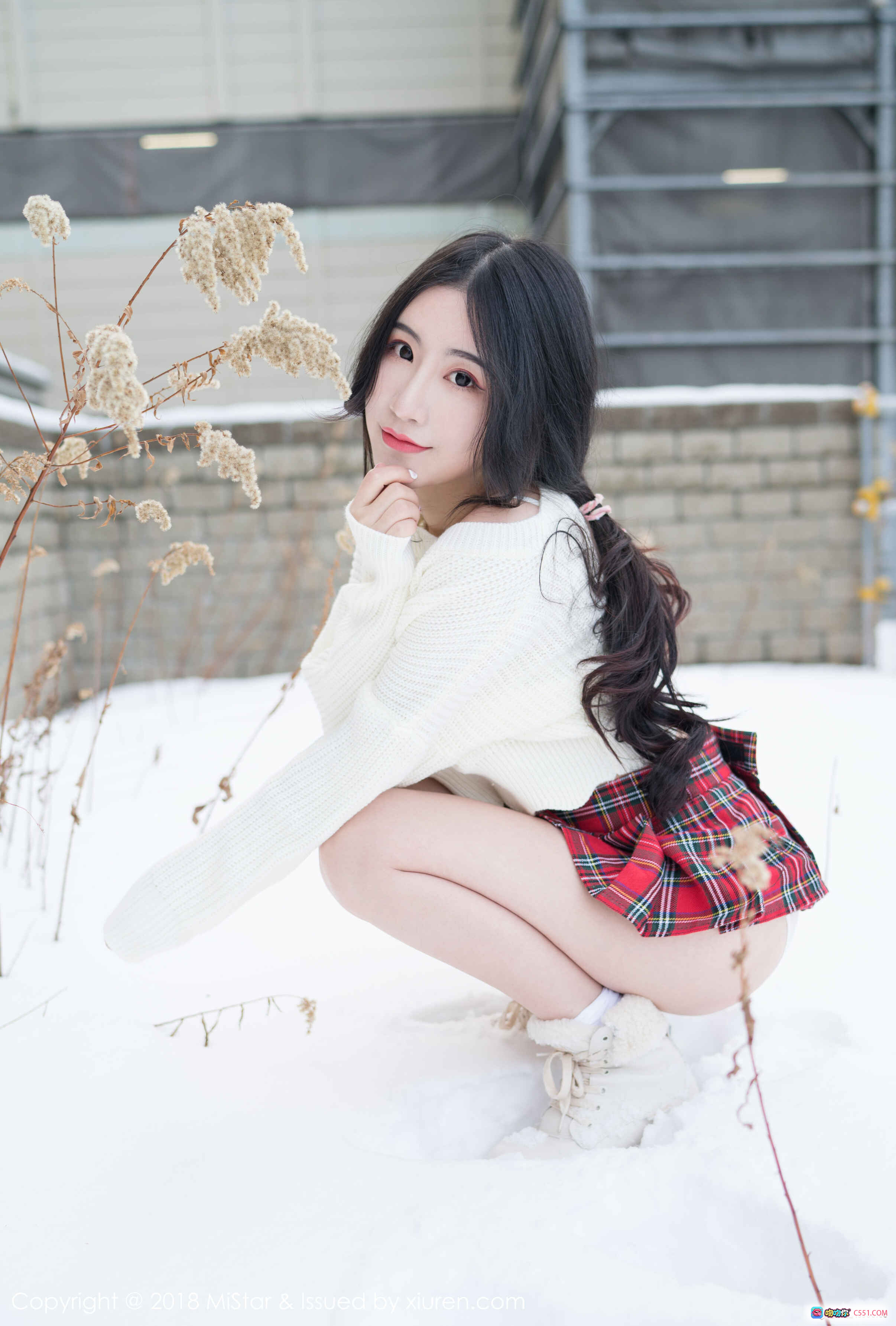 图片[3] - 雪地美少女绯月樱性感写真 | 红格短裙白毛衣搭配雪靴 | MiStar Vol.231高清图集 - 就要吻