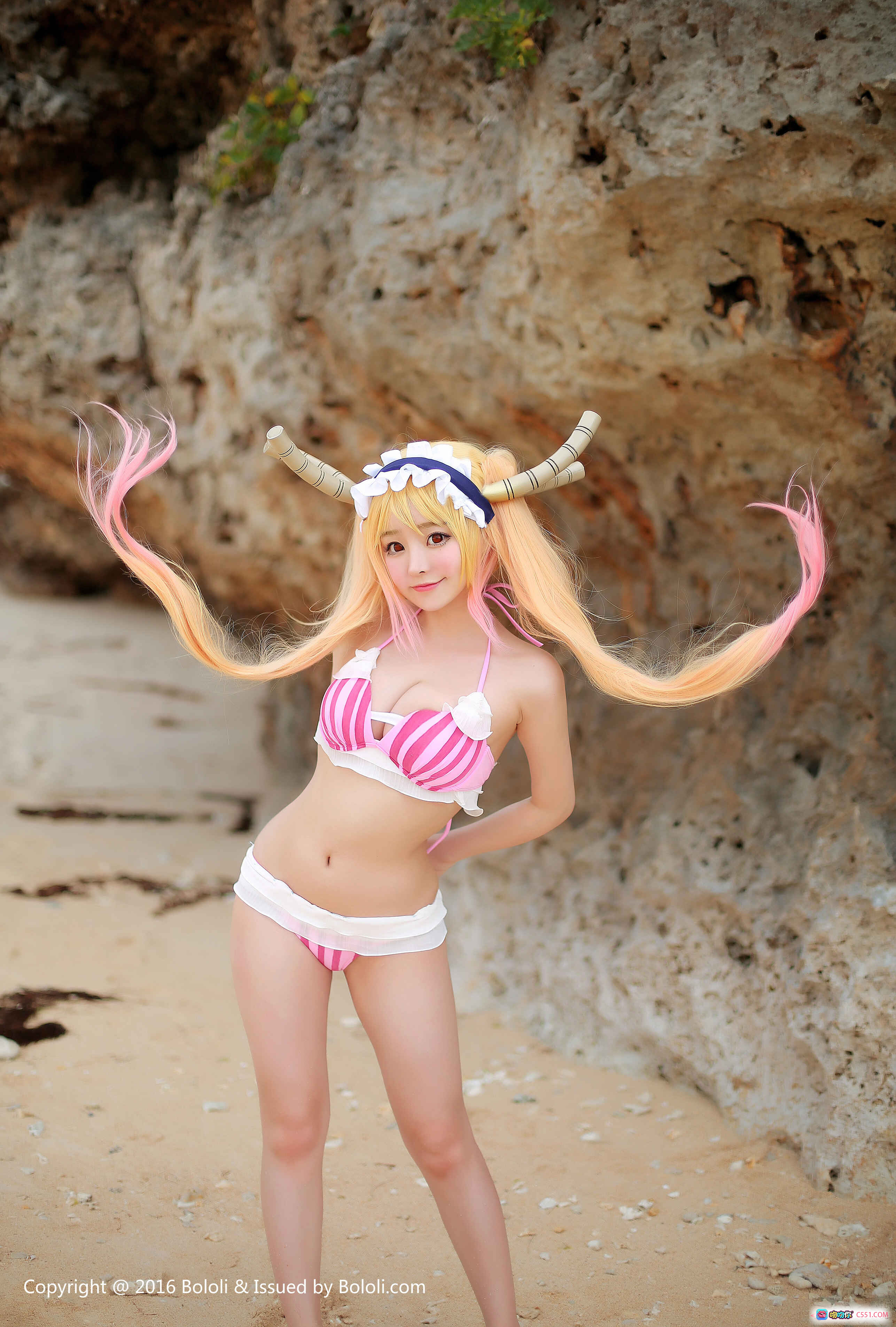 图片[8] - 柳侑绮夏美酱沙滩比基尼cosplay写真 – BoLoli波萝社VOL.052黄绿渐变长发红角造型性感躺拍 - 就要吻