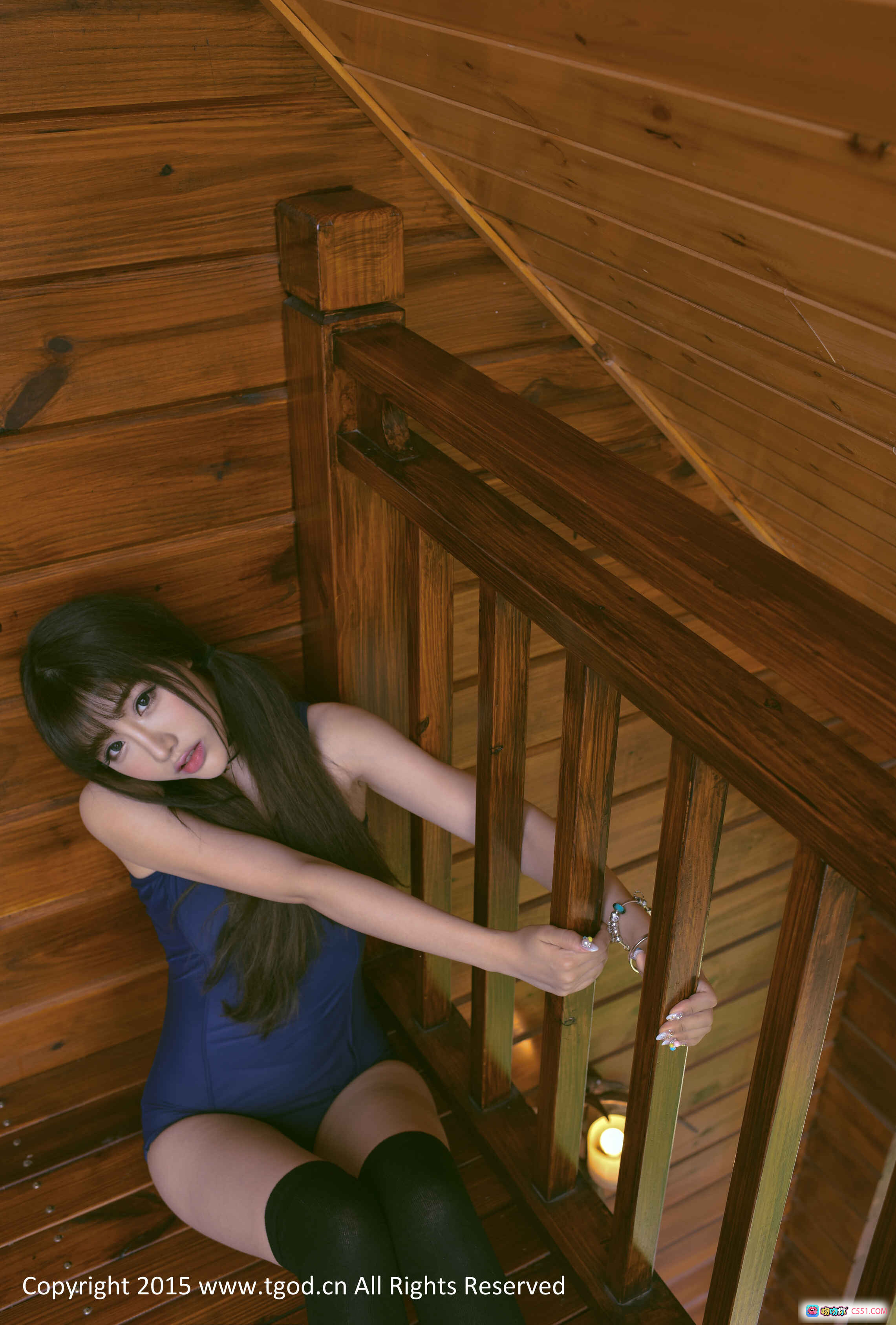 图片[10] - Akiki朱若慕云曼旅拍写真 | 木质阁楼蓝裙黑丝美腿性感私房照 2015 TGOD推女神第二刊 - 就要吻