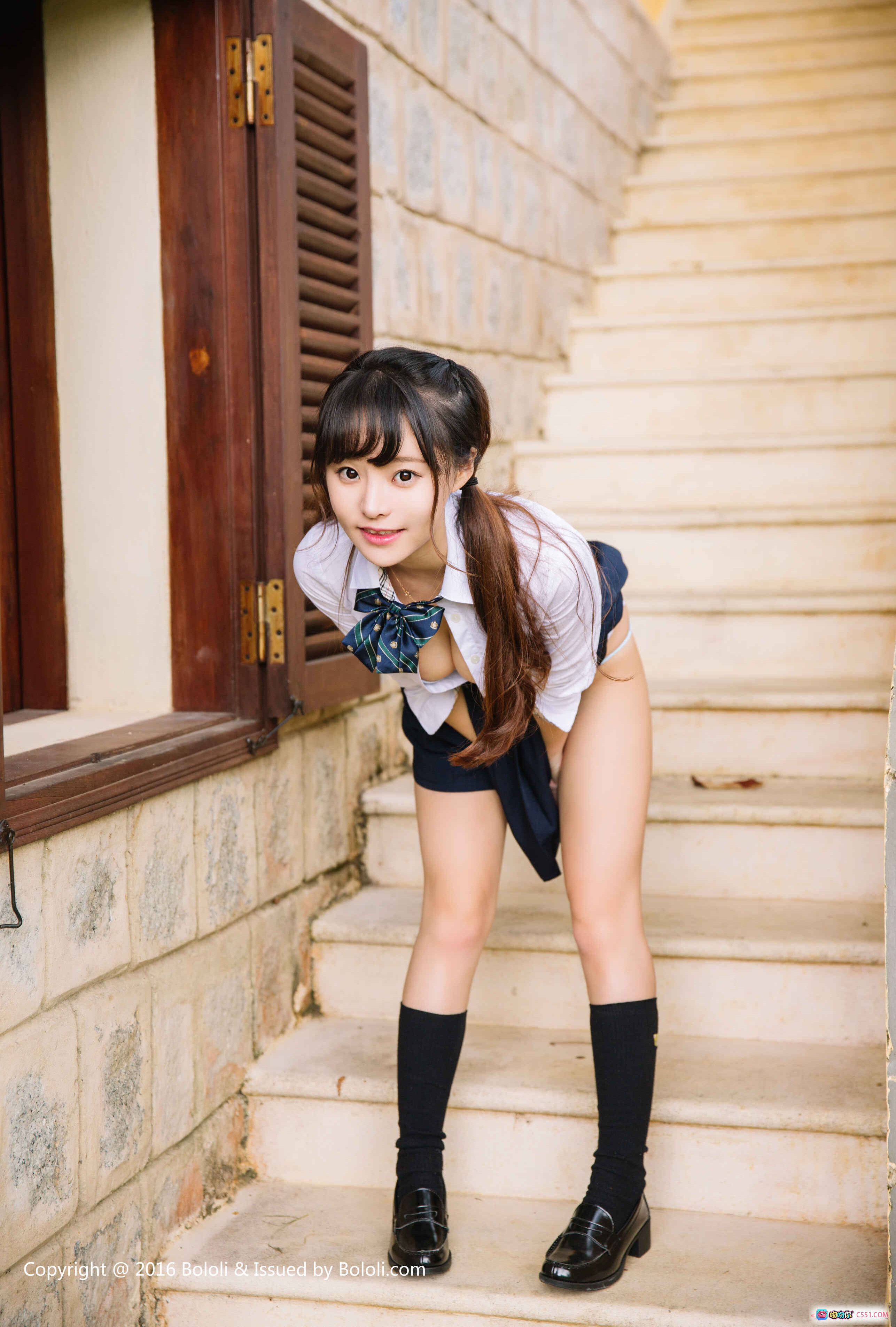 图片[8] - BoLoli波萝社VOL.023七宝VS夏美校园制服写真｜深蓝百褶裙+白衬衫+黑长袜+双马尾少女风｜户外草地场景性感私房照 - 就要吻