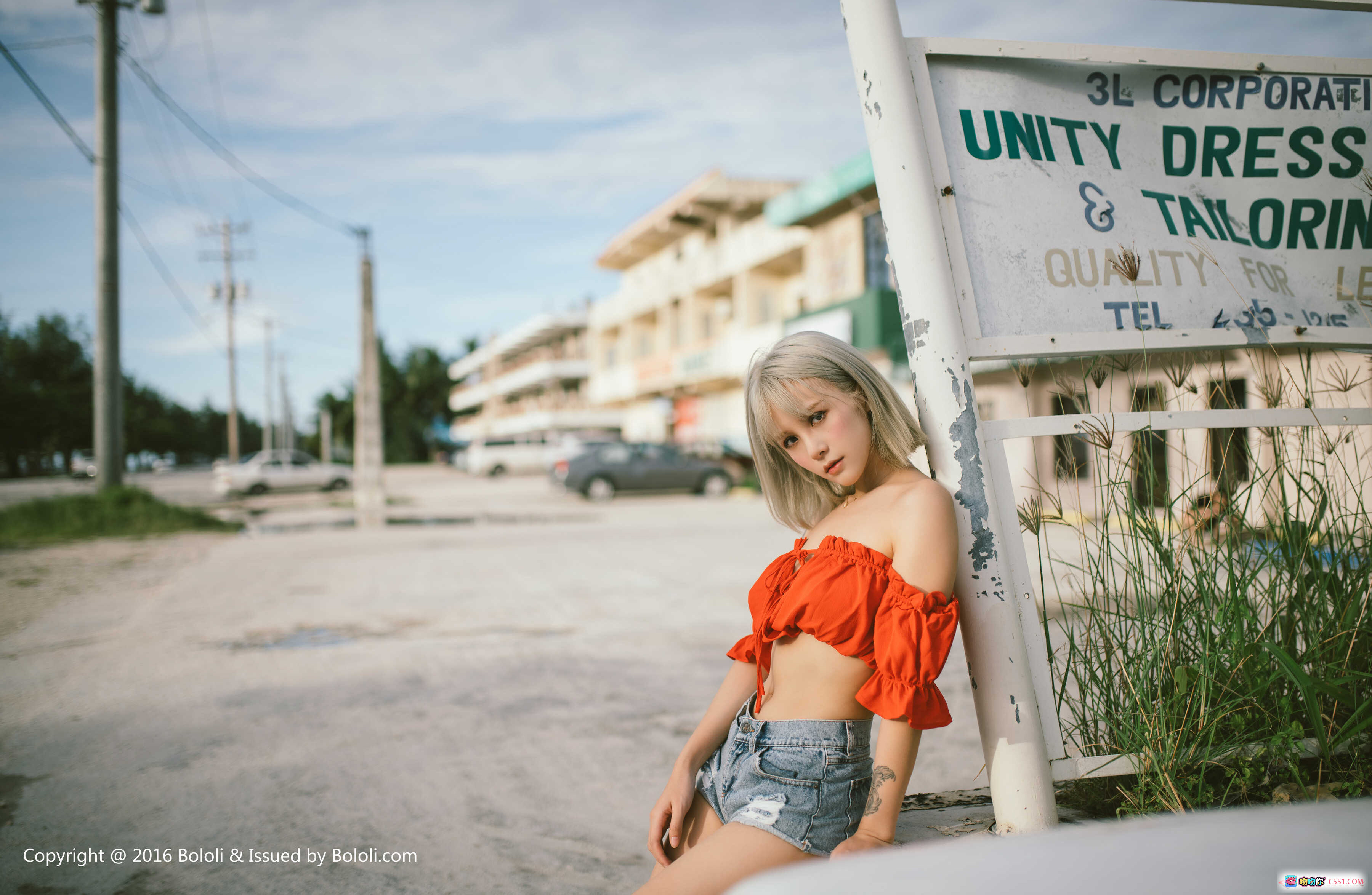 图片[3] - 夏美酱夏日骄阳写真 | BoLoli波萝社VOL.130 | 银发少女橙色露肩上衣牛仔短裤户外拍摄 | 41P高清图集 - 就要吻