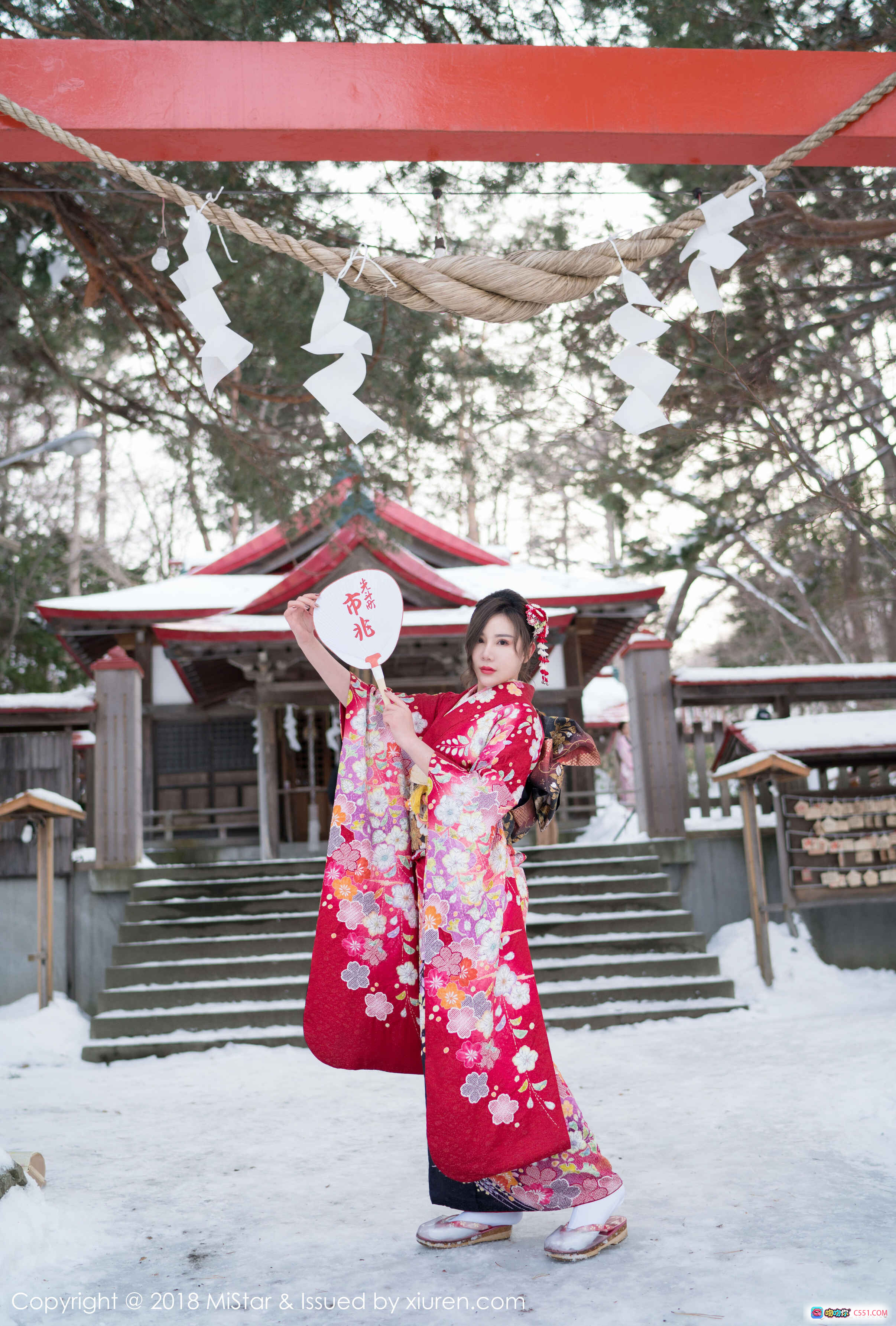 雪景神社和服写真 | 红色樱花振袖 | 日式传统服饰 | 冬季户外拍摄 | 手持团扇写真 | MiStar 2018 Vol.228 小奶昔Kyra - 就要吻