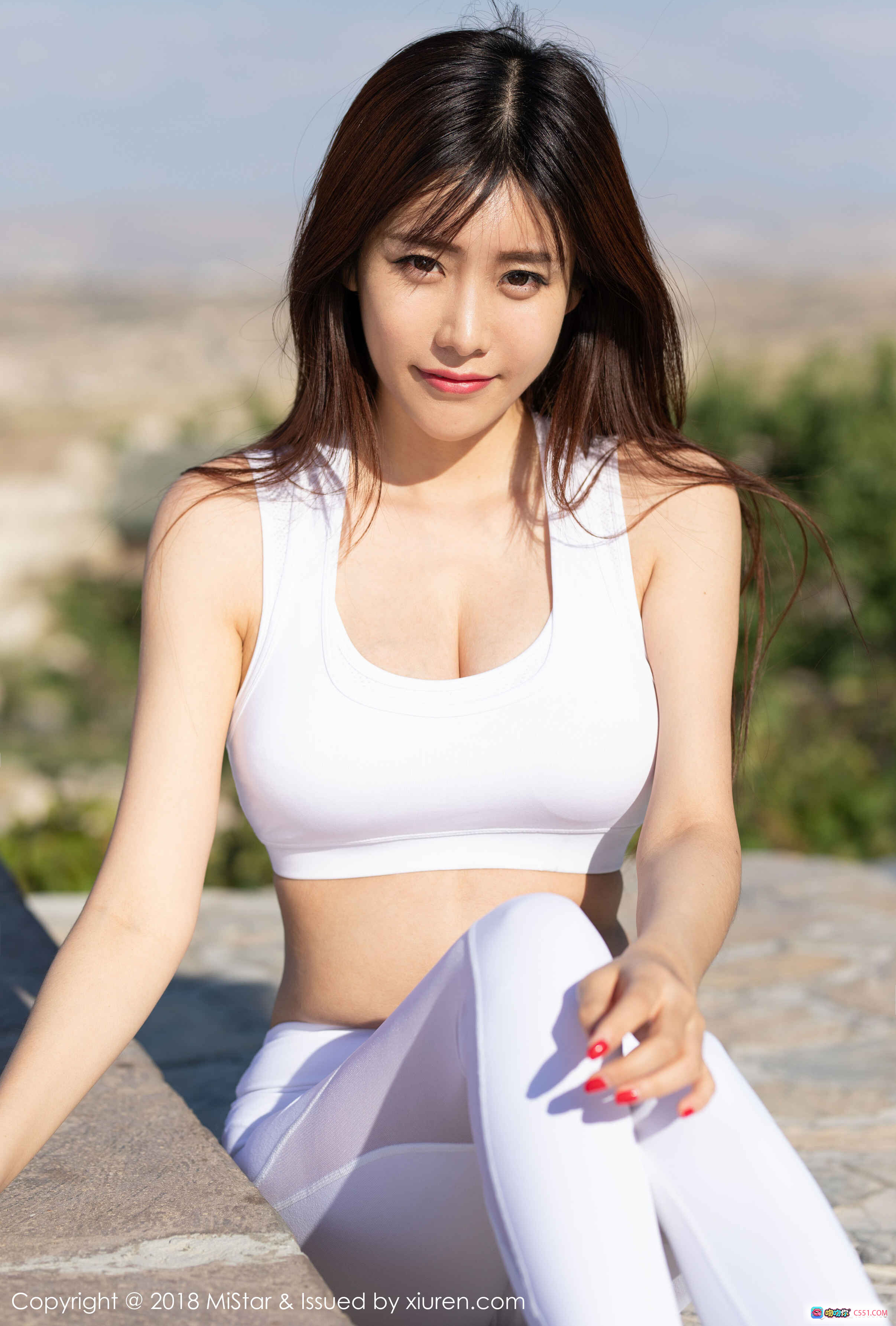 图片[10] - MiStar小熊猫Panda性感写真：露脐上衣+牛仔短裤+户外沙发坐姿+甜美笑容+长发少女风 - 就要吻