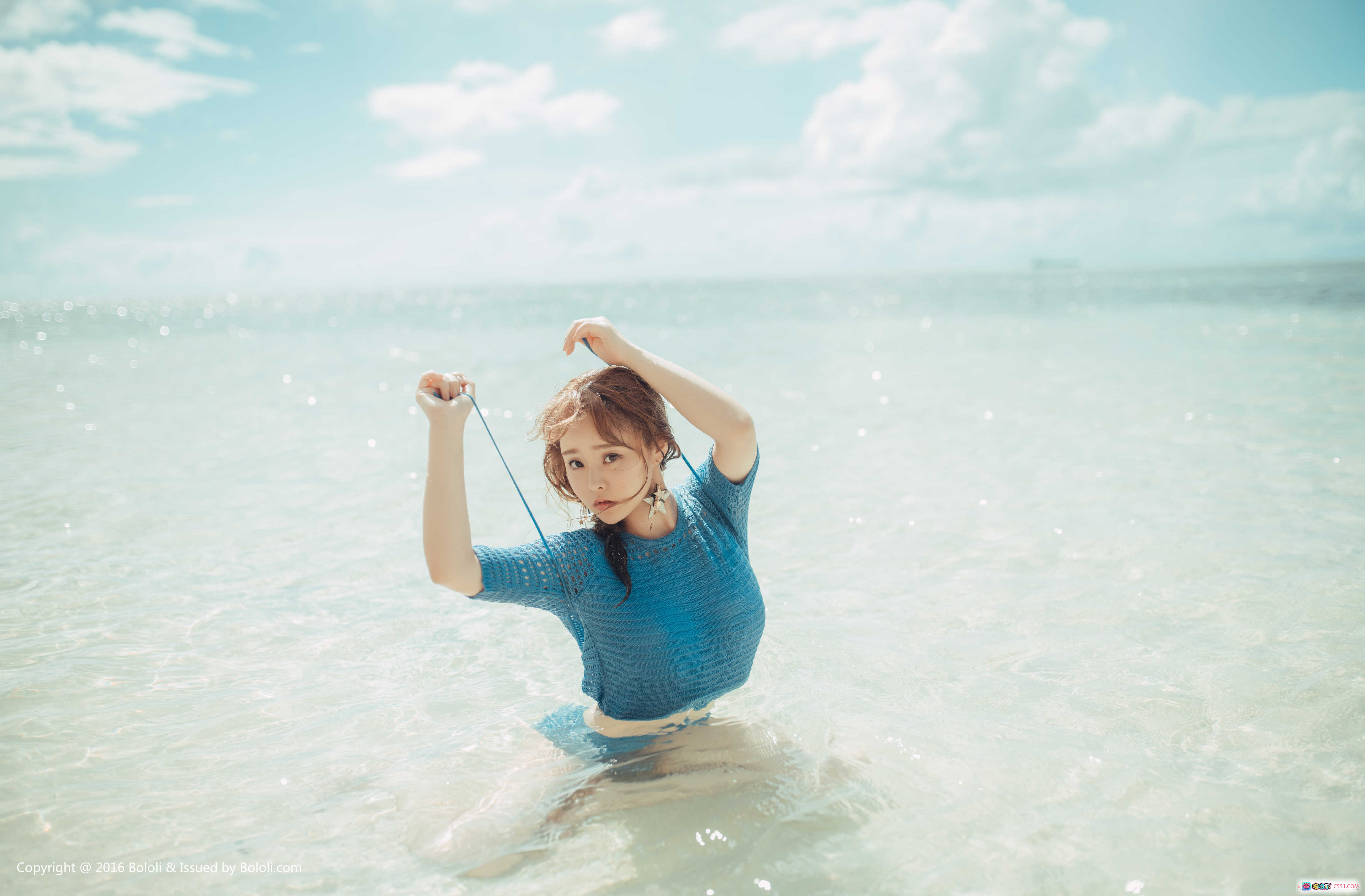 图片[8] - 柳侑绮性感写真 | BoLoli波萝社VOL.129 | 白色抹胸+牛仔短裤 | 户外绿网背景 | EXIT标志点缀 | 2017年11月30日发布 - 就要吻