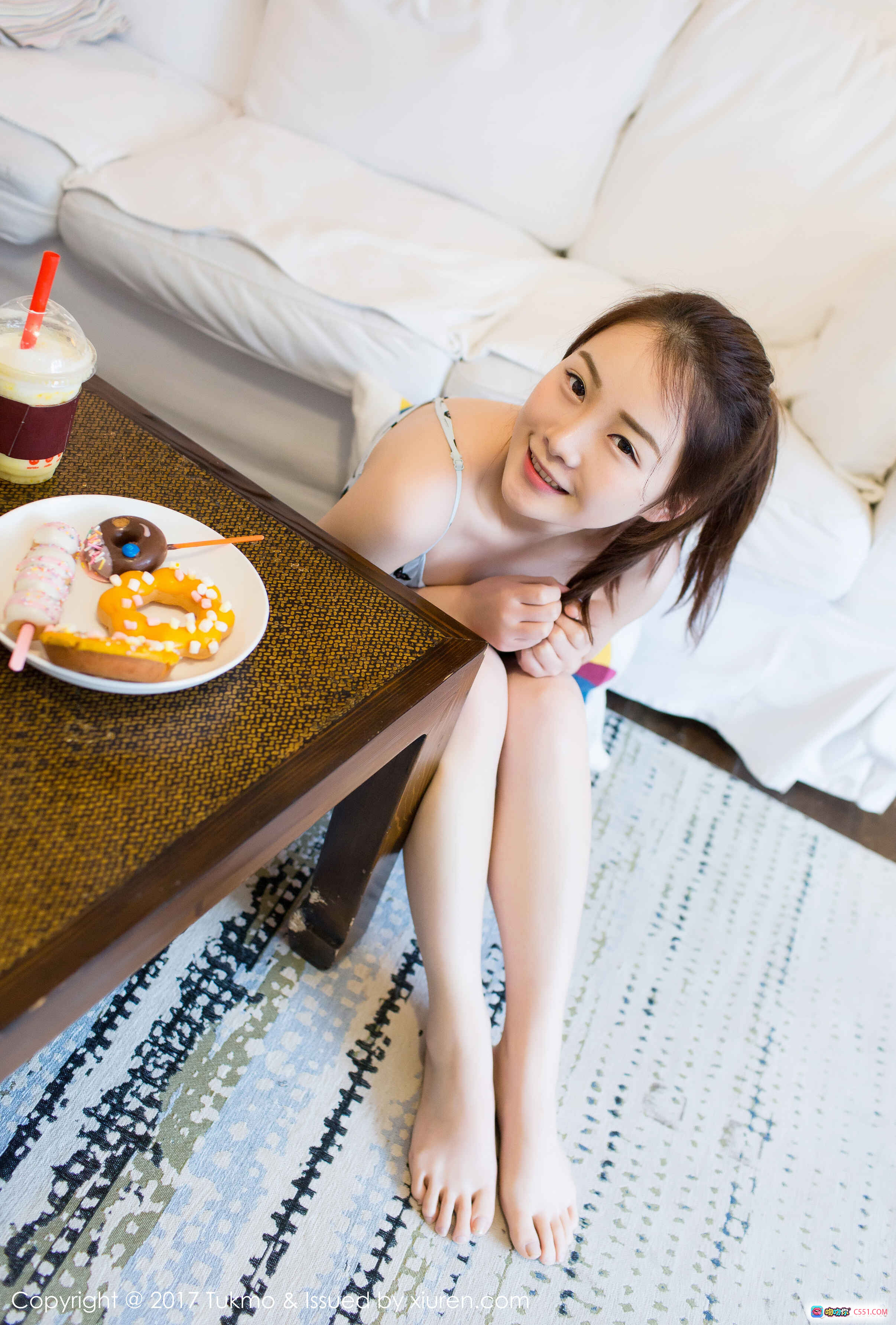 图片[8] - 绵绵Tukmo2017写真集Vol.101甜美少女居家喝Mister Donut果汁特辑 - 就要吻