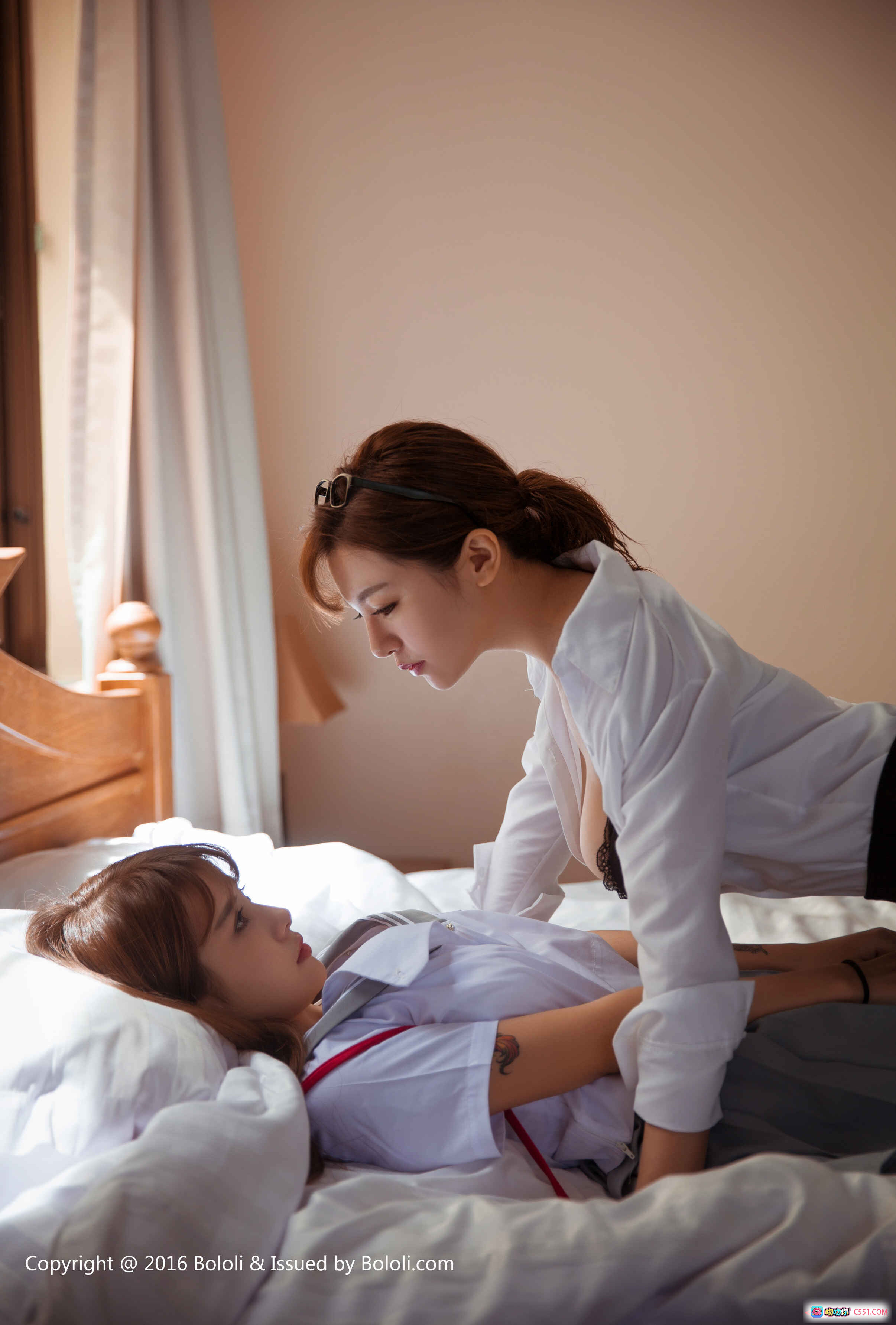 图片[4] - 夏美酱白衬衫黑短裙床上互动写真 | BoLoli波萝社VOL.024高清私房图集 - 就要吻