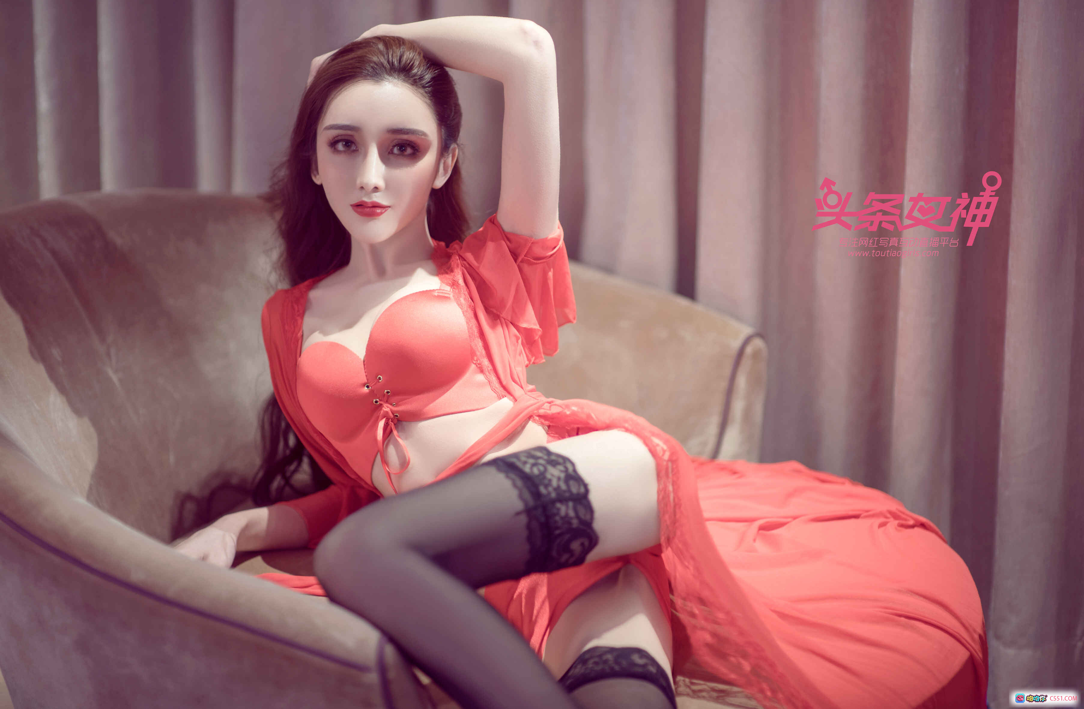 图片[10] - 头条女神瓦娅浴室写真：红白内衣+高跟美腿+环形灯自拍，公主恋人风格性感迷人 - 就要吻