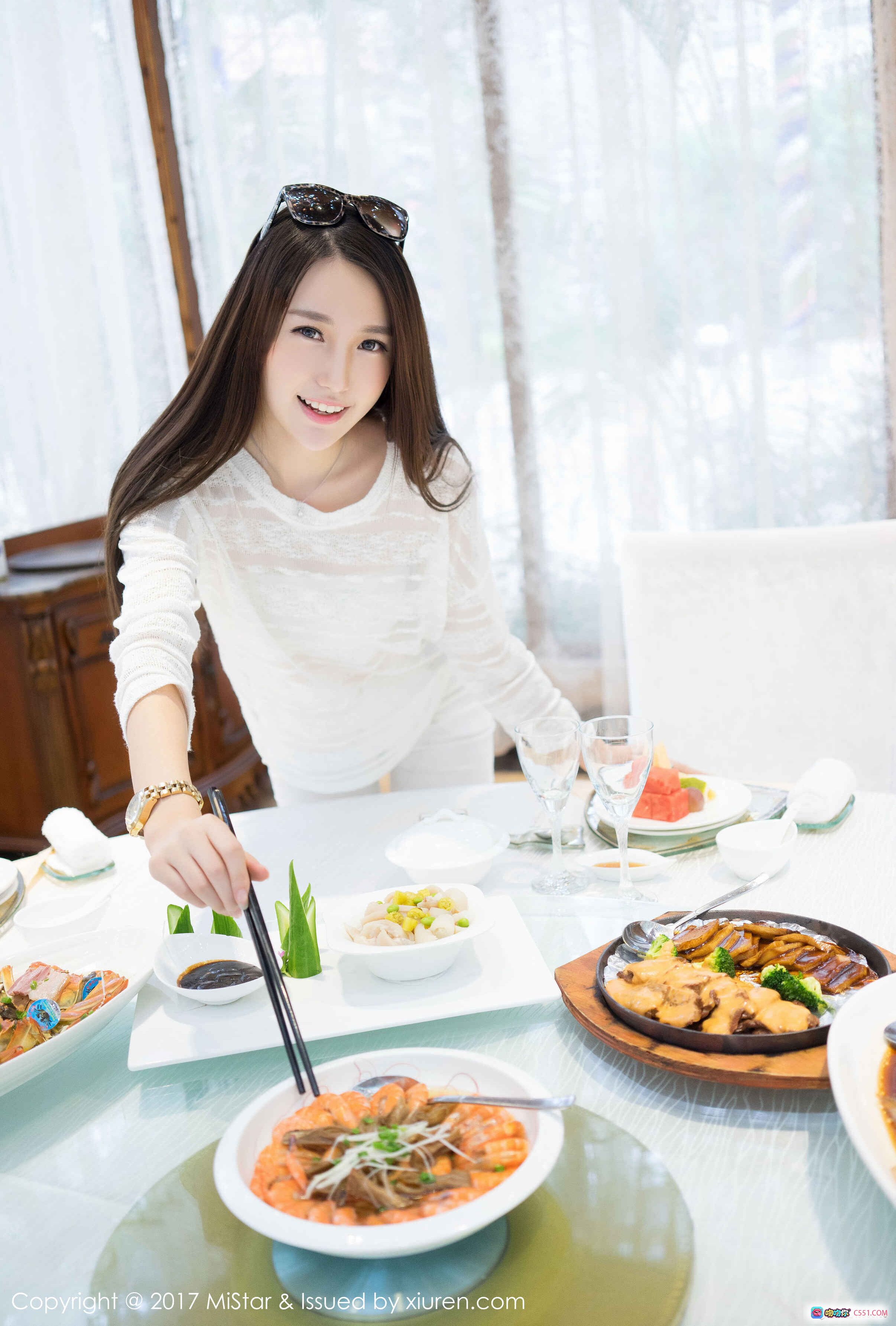 图片[6] - 刘奕宁Lynn优雅写真 | MiStar2017 Vol.173 | 浅蓝吊带裙+草帽少女风 | 高清室内复古风摄影 - 就要吻