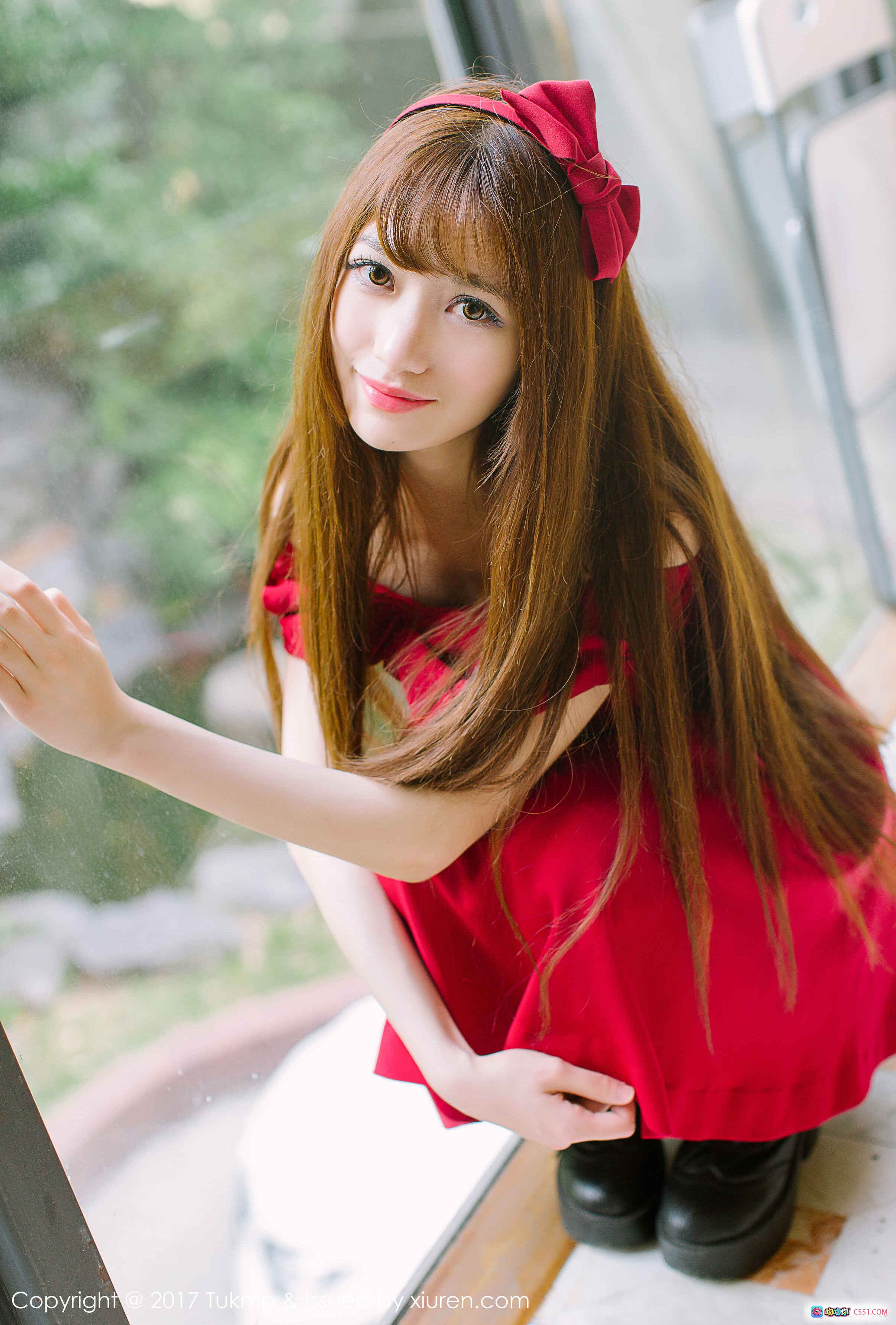 图片[7] - 赵乃莹日系校服写真 | 清新少女倚树微笑 | 白袜黑鞋校园风 | Tukmo 2017 VOL.094 高清美图 - 就要吻