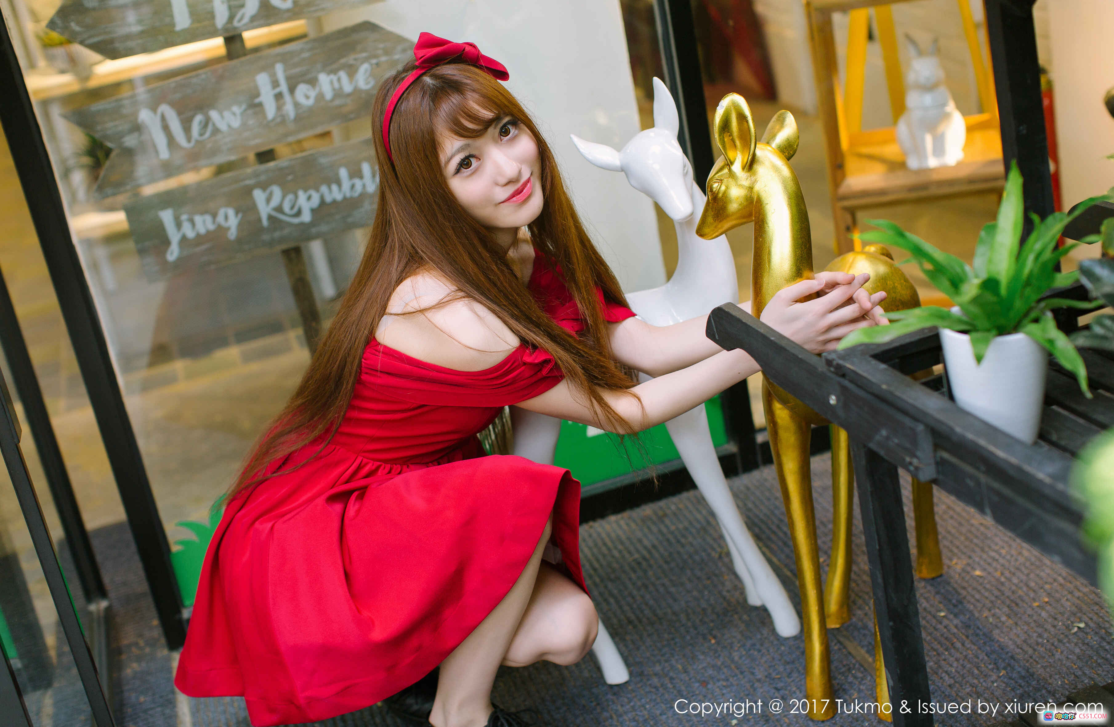 图片[8] - 赵乃莹日系校服写真 | 清新少女倚树微笑 | 白袜黑鞋校园风 | Tukmo 2017 VOL.094 高清美图 - 就要吻