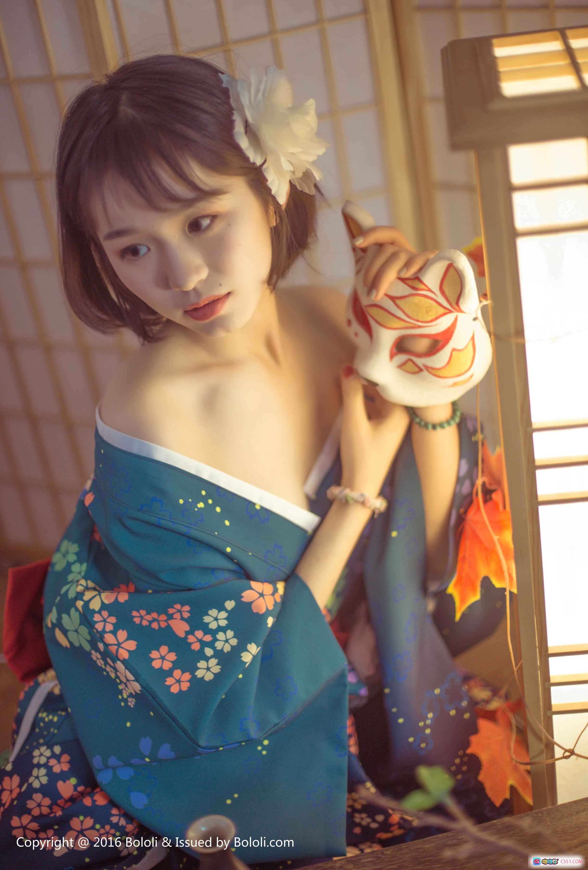 日系和风少女写真 | 蓝色樱花浴衣 | 白花发饰 | 手持狐狸面具 | 传统日式屏风背景 | BoLoli波萝社2018年1月16日VOL.132 - 就要吻