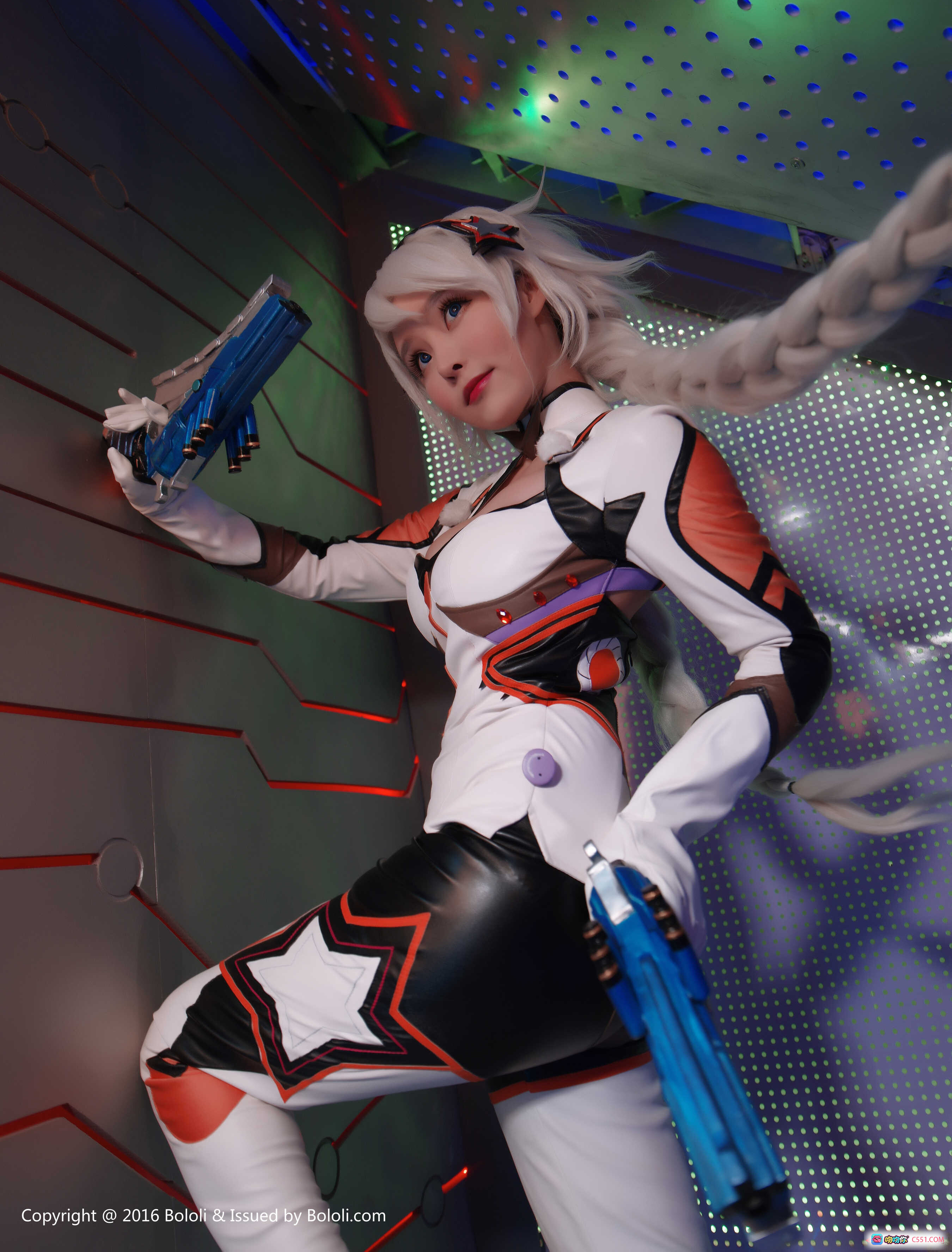 图片[7] - 柳侑绮Cosplay白发女战士持蓝枪写真 – BoLoli波萝社VOL.111精致制服性感造型 - 就要吻