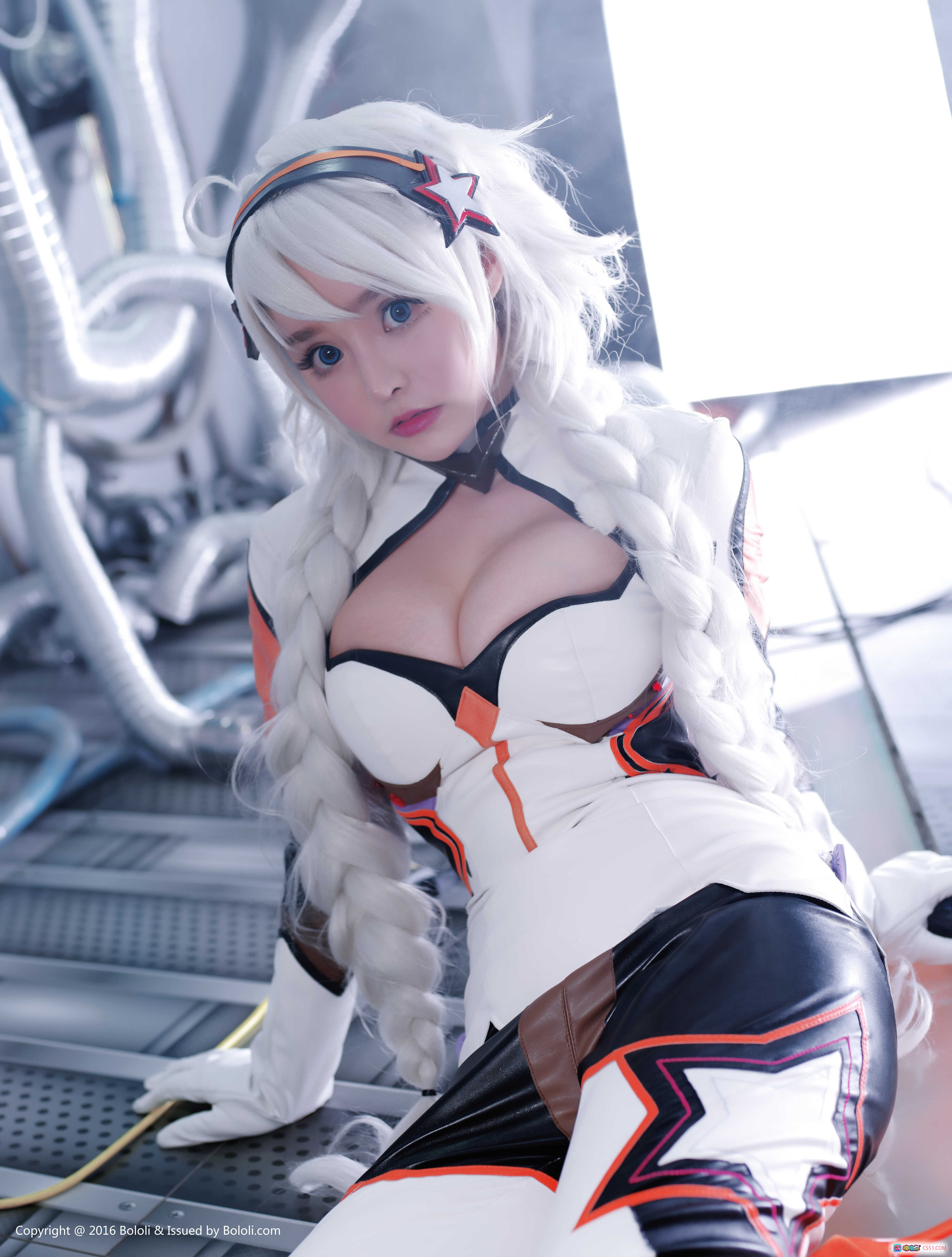 图片[9] - 柳侑绮Cosplay白发女战士持蓝枪写真 – BoLoli波萝社VOL.111精致制服性感造型 - 就要吻