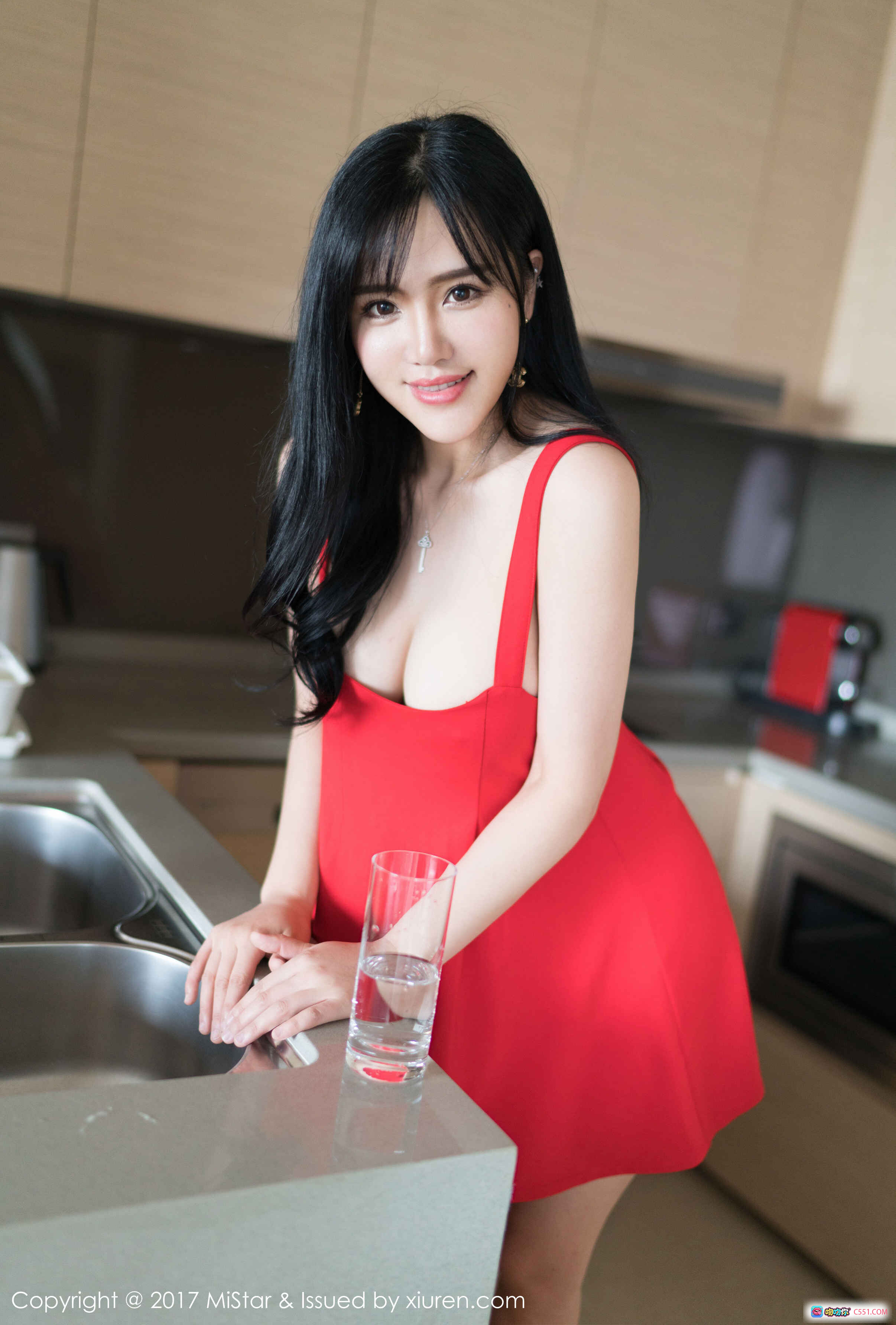 图片[4] - 刘钰儿白衬衫黑短裙写真 | MiStar2017 Vol.172 优雅性感职场风高清图集 - 就要吻