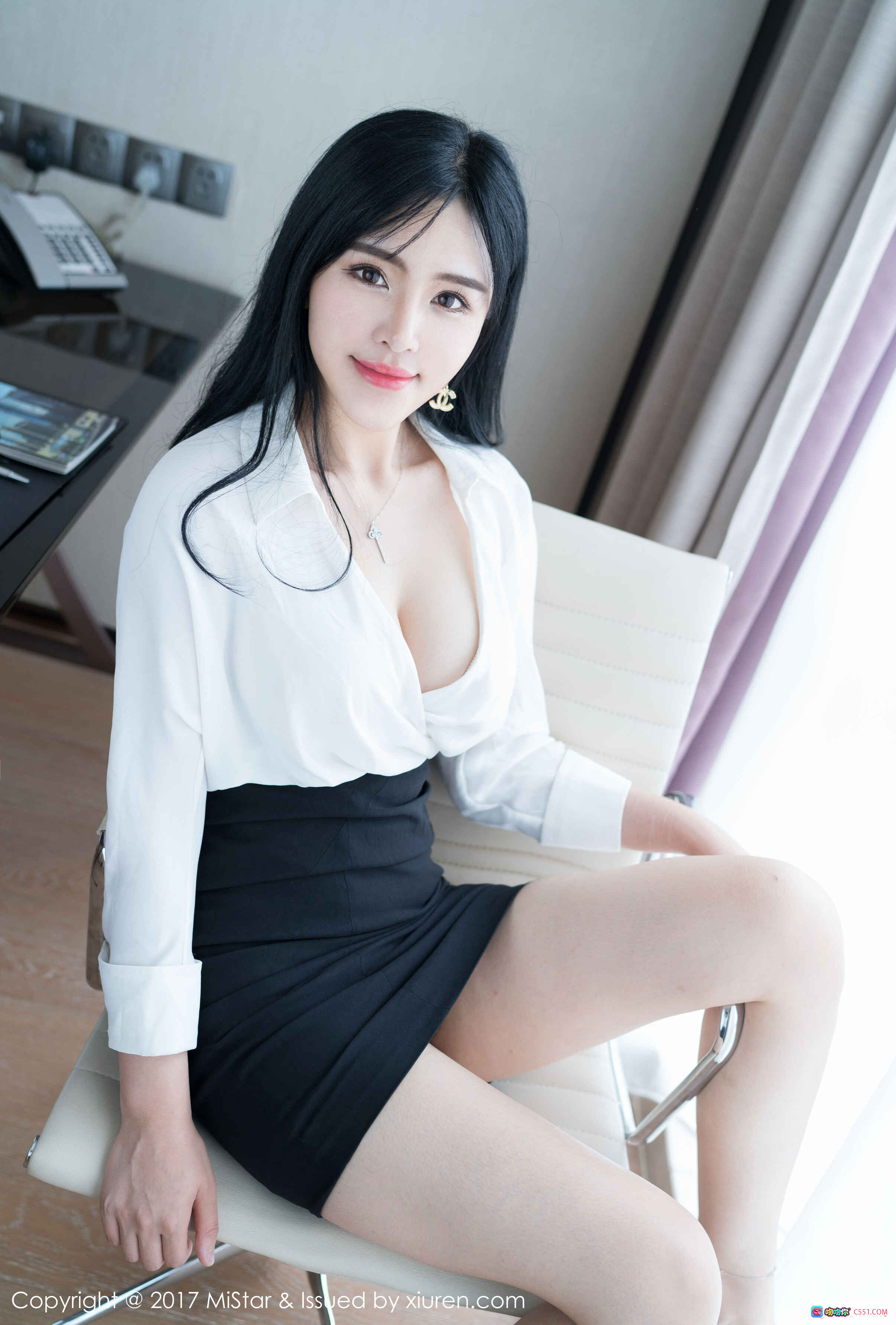 图片[2] - 刘钰儿白衬衫黑短裙写真 | MiStar2017 Vol.172 优雅性感职场风高清图集 - 就要吻