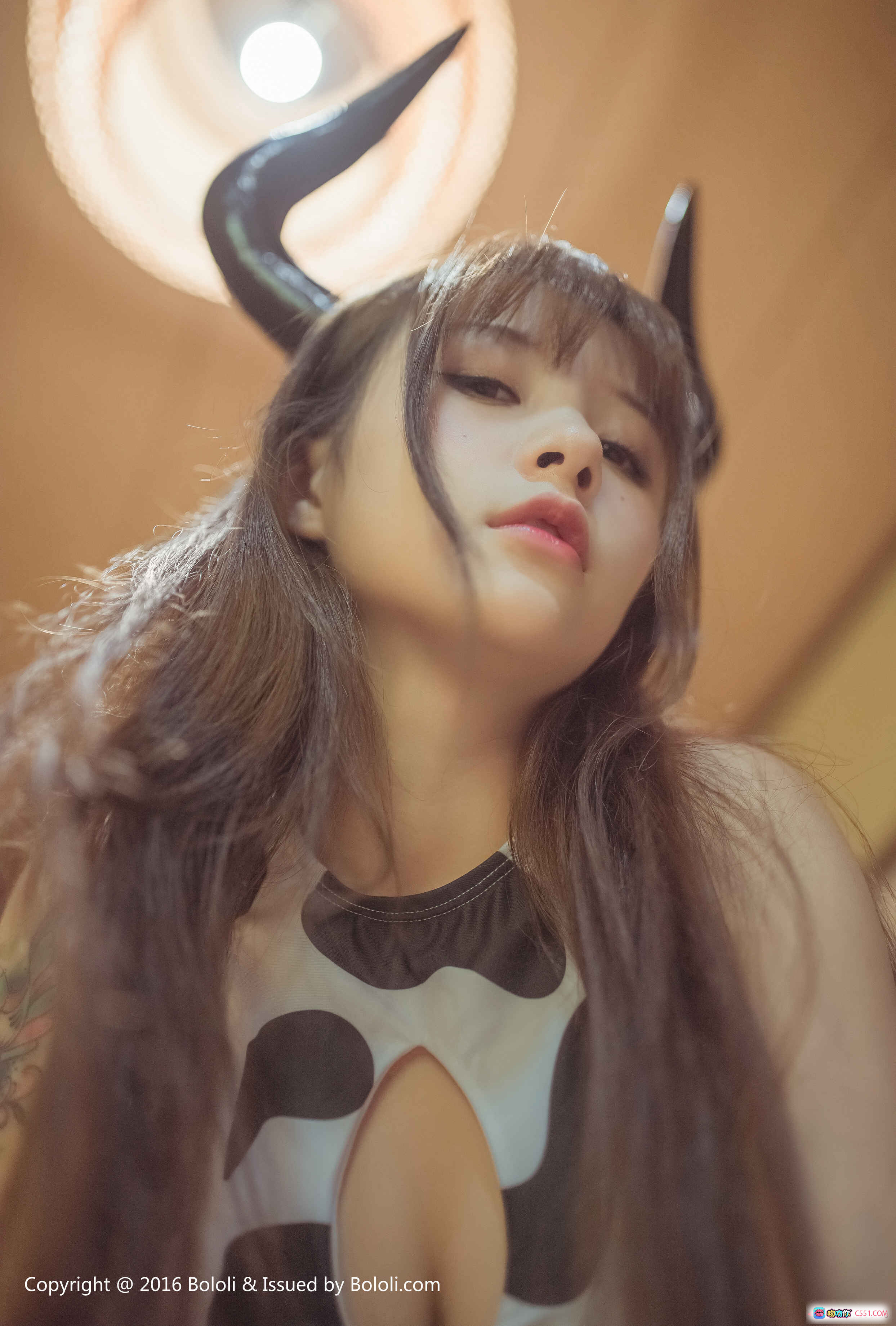 图片[10] - 夏美酱牛角写真 | BoLoli波萝社VOL.093 | 奶牛纹吊带裙 | 甜美长发少女 | 室内光影私房照 - 就要吻