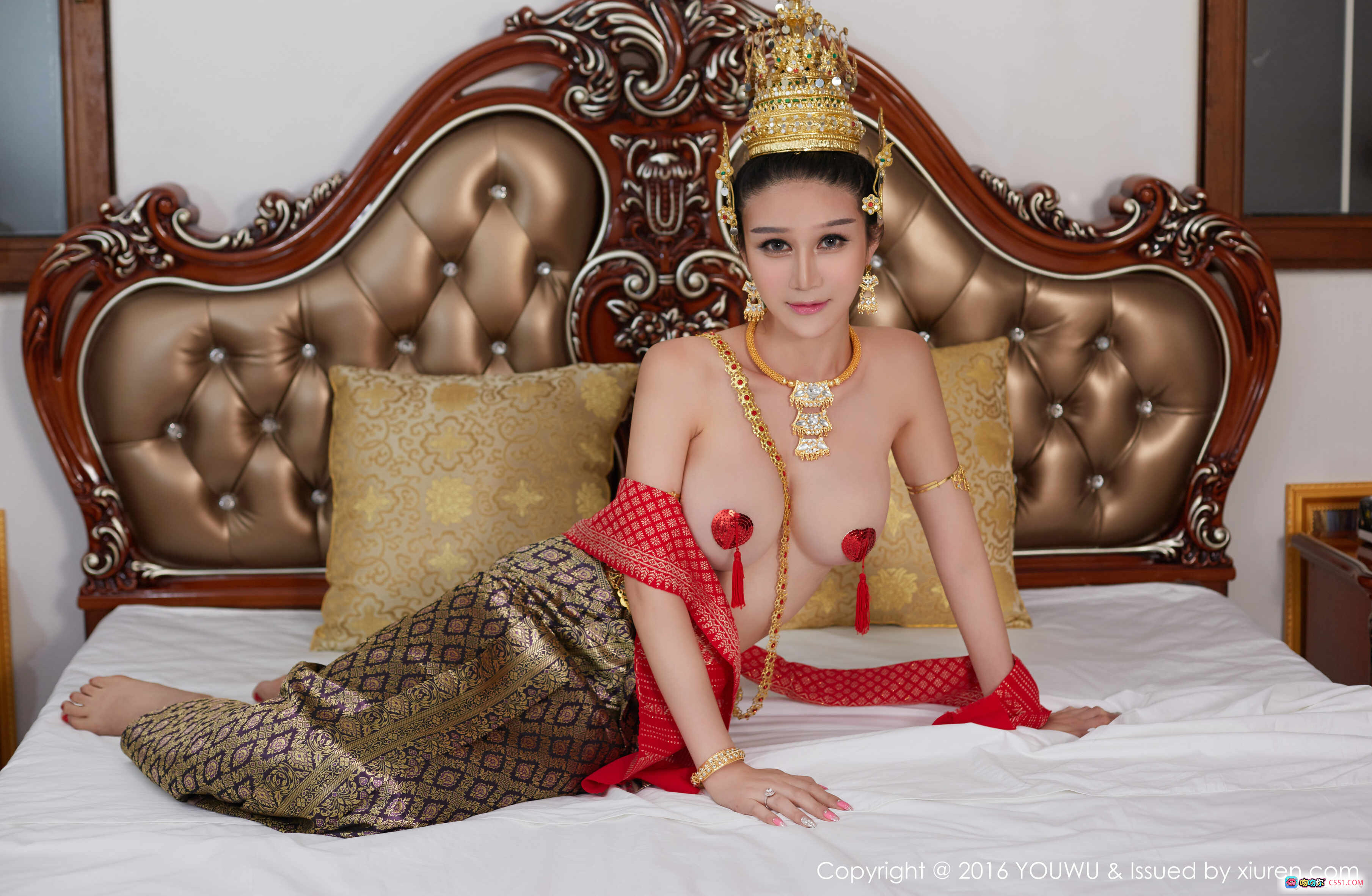 图片[4] - 209421李宓儿尤物馆2016.08.01 Vol.021 黄金饰品性感写真 皮沙发美体诱惑 东方风情私房摄影 - 就要吻