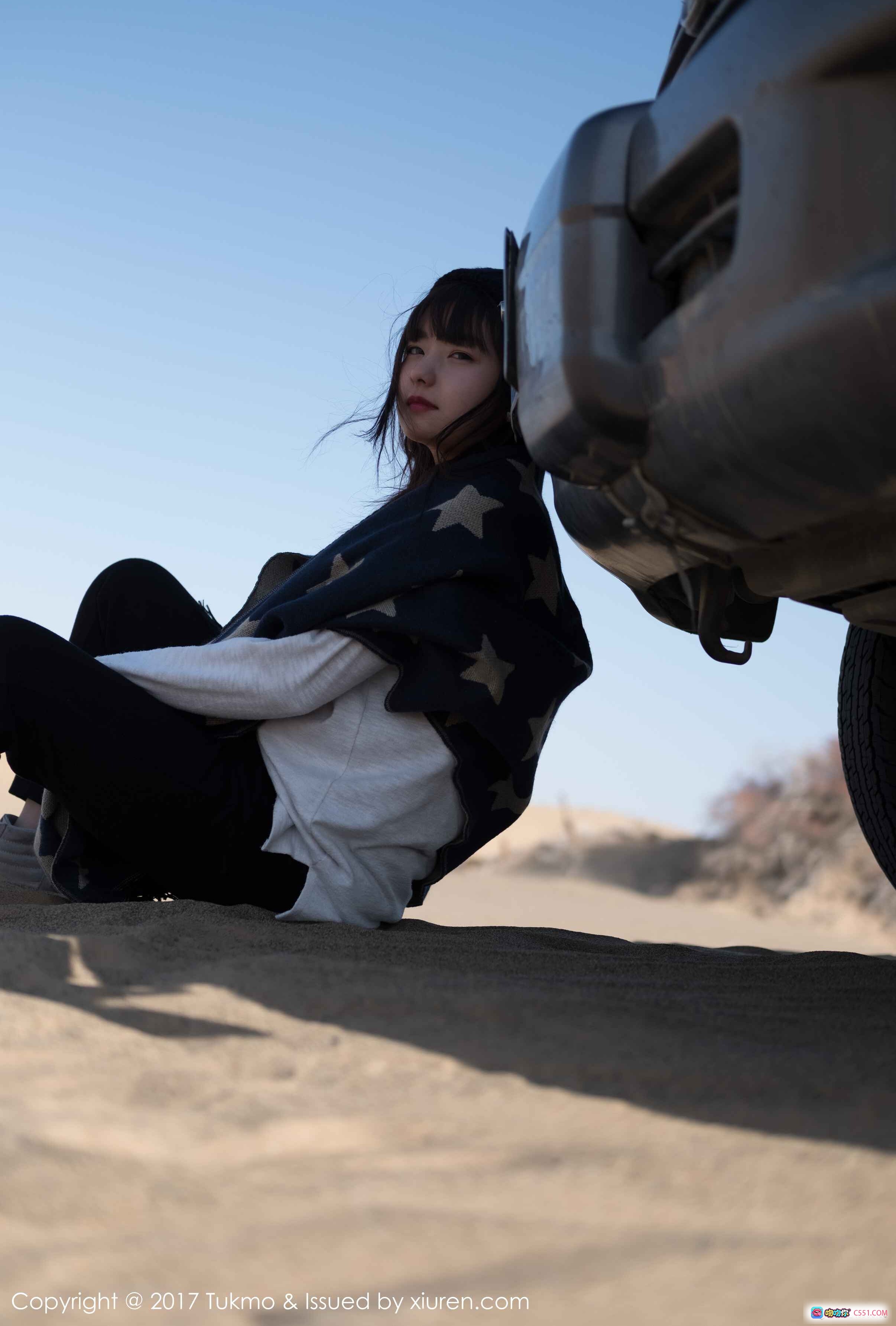 沙漠少女倚车休憩 星空毯温柔包裹 低角度光影写真 Tukmo Vol.105 球球 2017秋日氛围感大片 - 就要吻