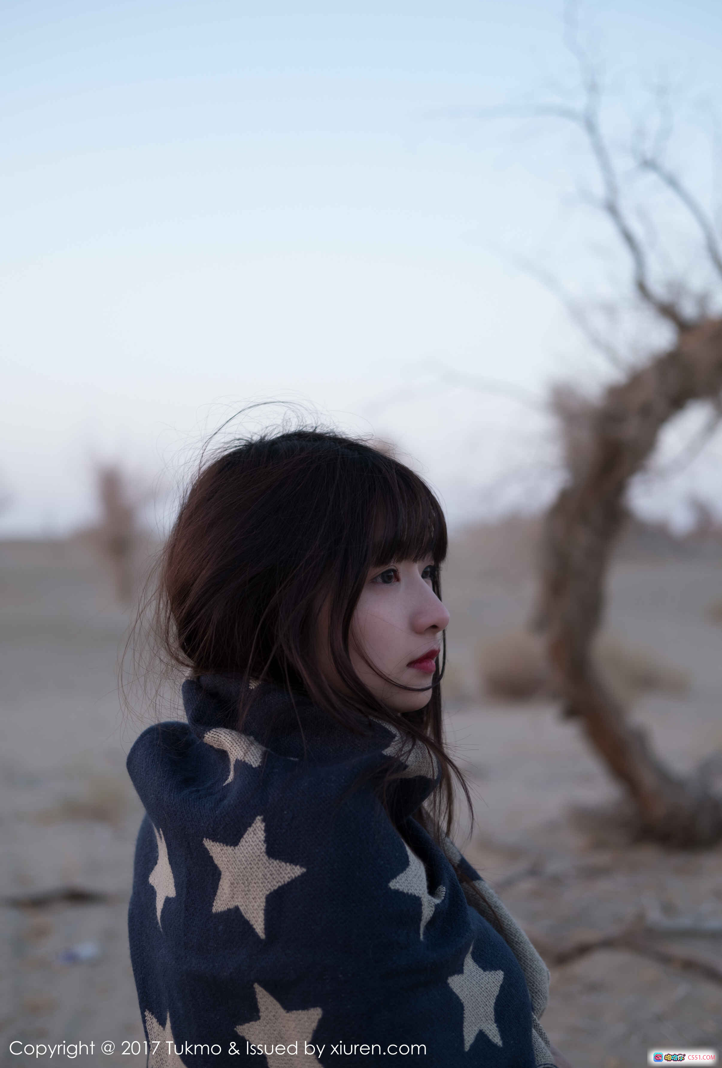 图片[8] - 沙漠少女倚车休憩 星空毯温柔包裹 低角度光影写真 Tukmo Vol.105 球球 2017秋日氛围感大片 - 就要吻