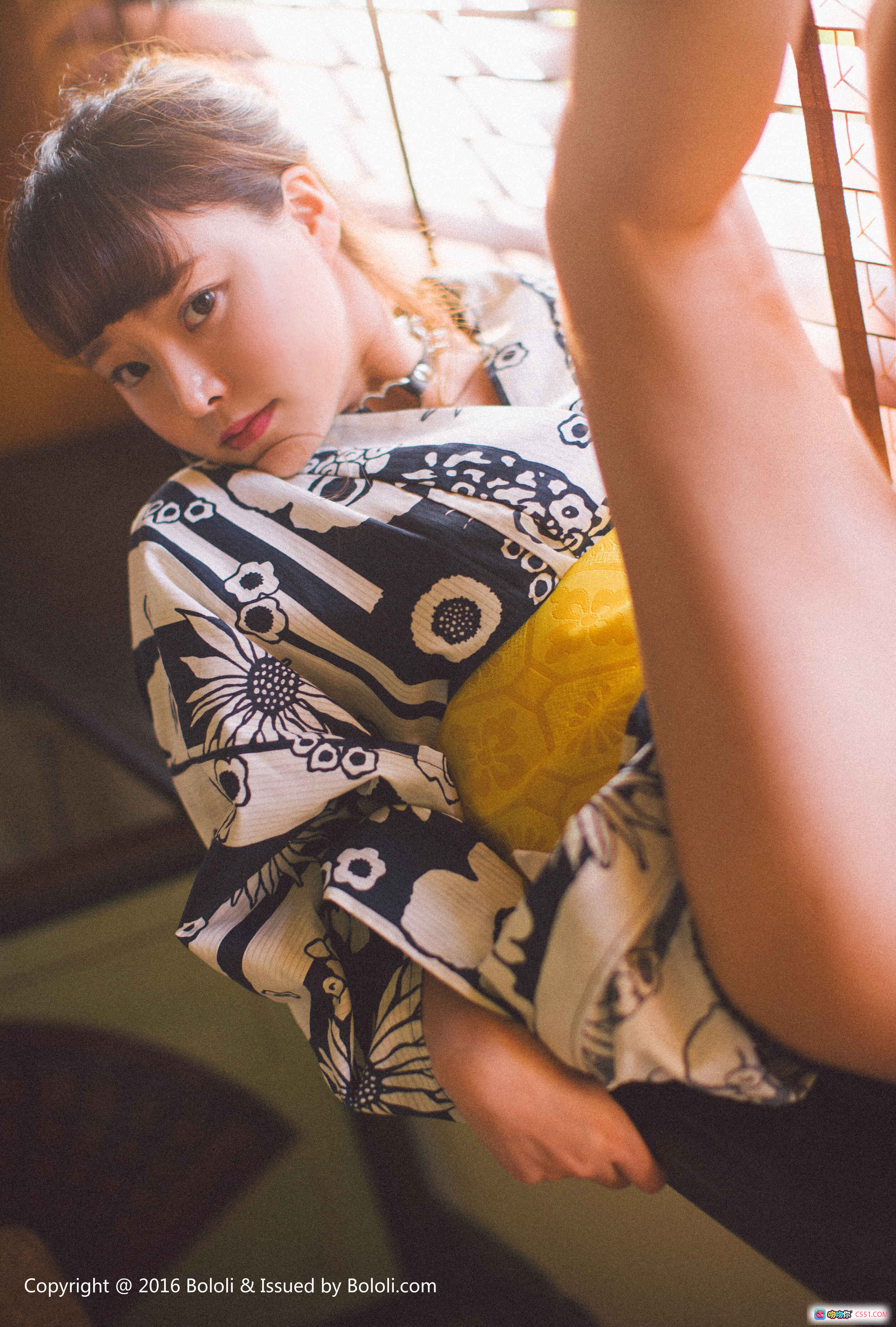 图片[3] - 柳侑绮日系和风写真 | 木窗百叶光影 | 黑白花纹浴衣美腿特写 | BoLoli波萝社VOL.114精选 - 就要吻