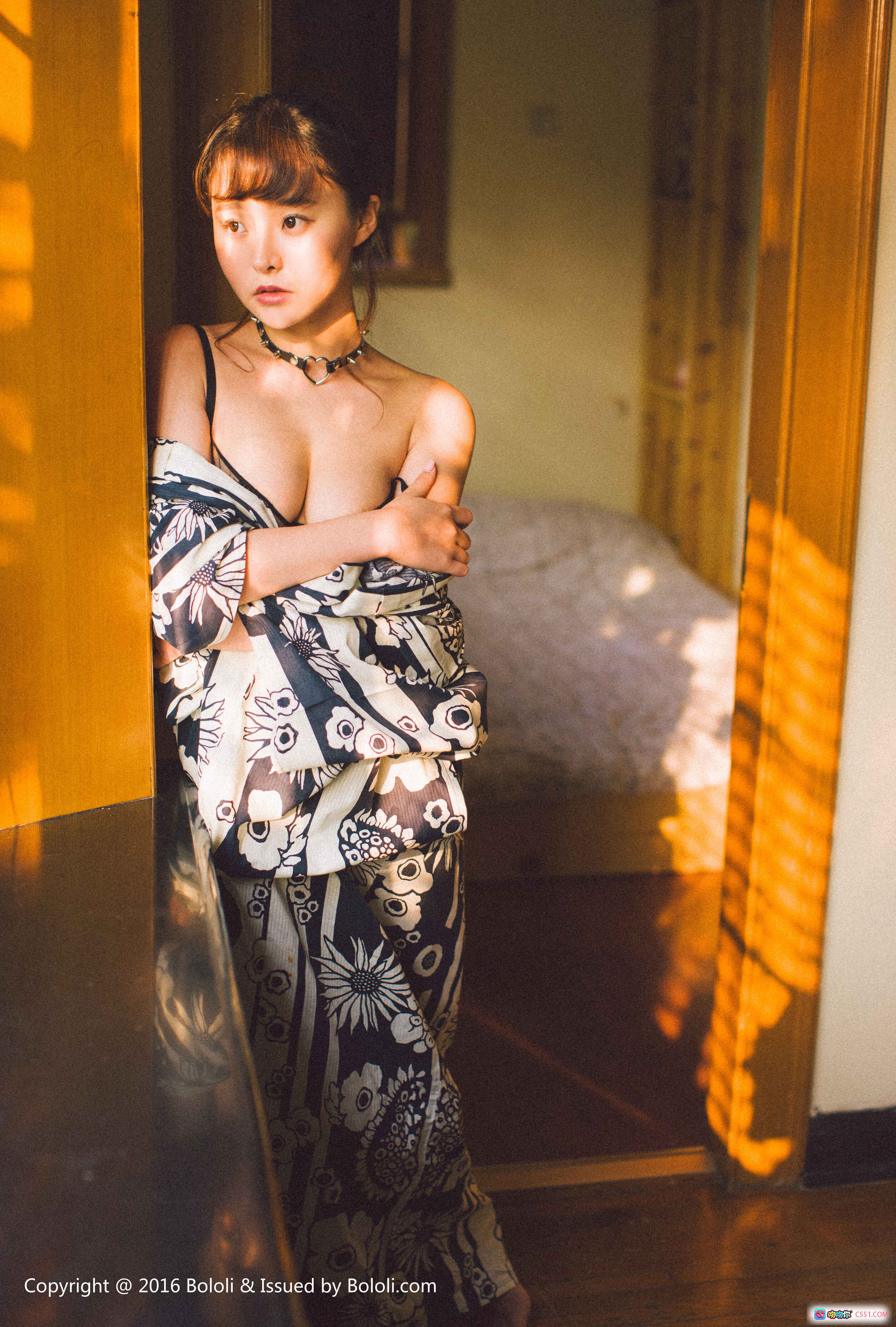 图片[2] - 柳侑绮日系和风写真 | 木窗百叶光影 | 黑白花纹浴衣美腿特写 | BoLoli波萝社VOL.114精选 - 就要吻