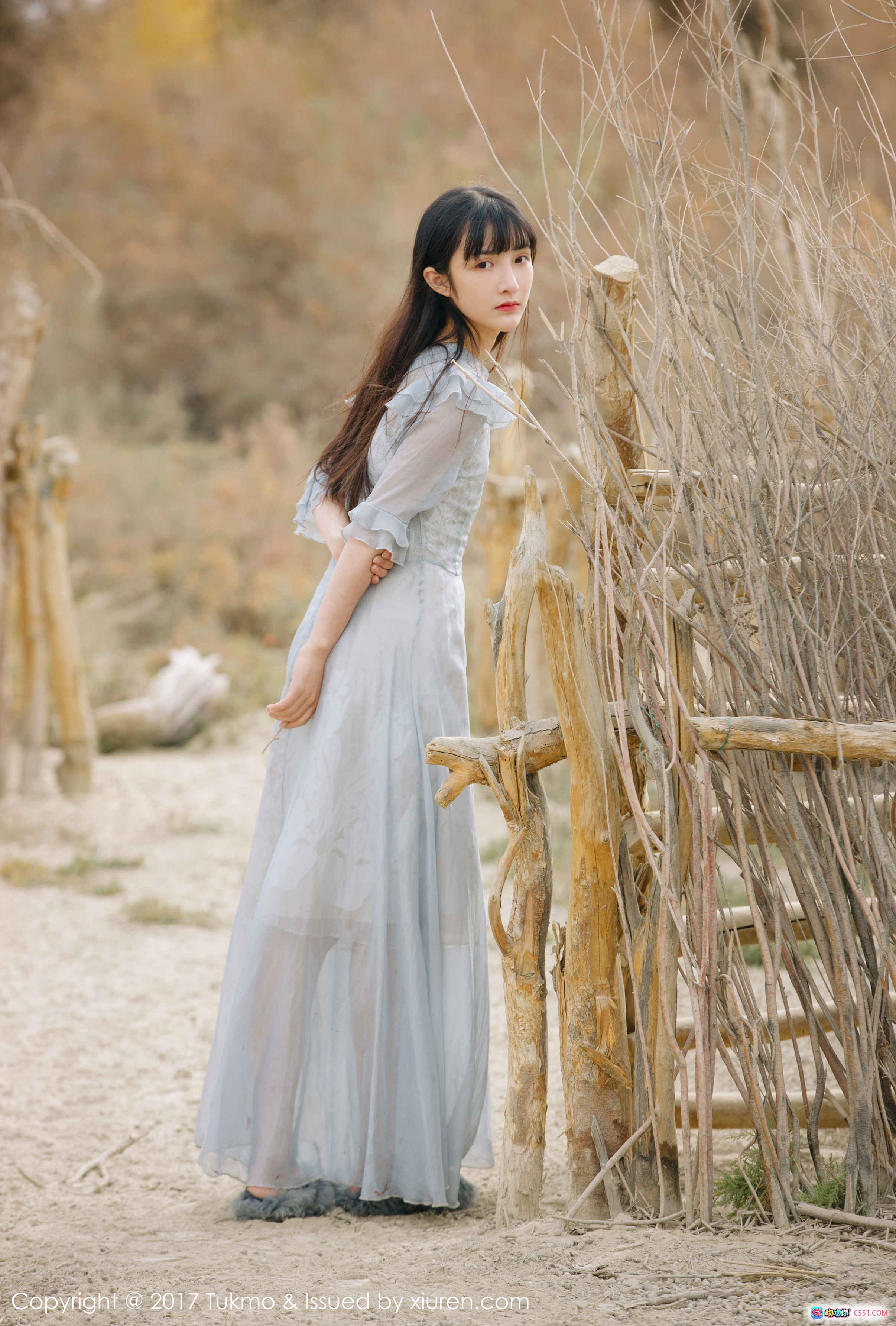 图片[2] - Tukmo 2017清新少女写真 | 浅蓝长裙飘逸姿态 | 甜美齐刘海造型 | 柔光背景文艺风 | 高清40+张摄影集 - 就要吻