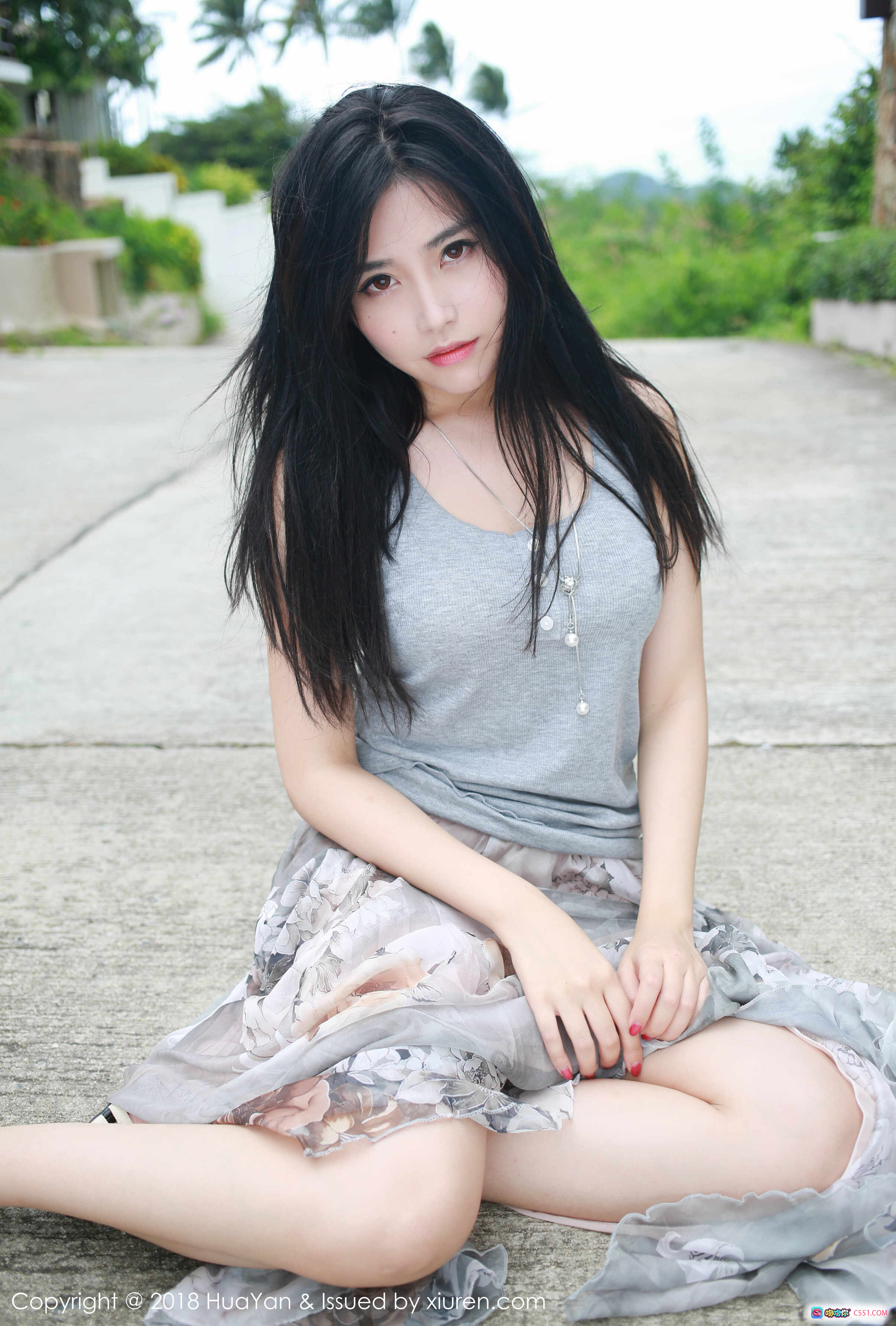 图片[9] - 许诺Sabrina户外写真 | 灰色吊带上衣+印花长裙 | 山景椰树背景 | HuaYan花の颜2018 Vol.054 - 就要吻