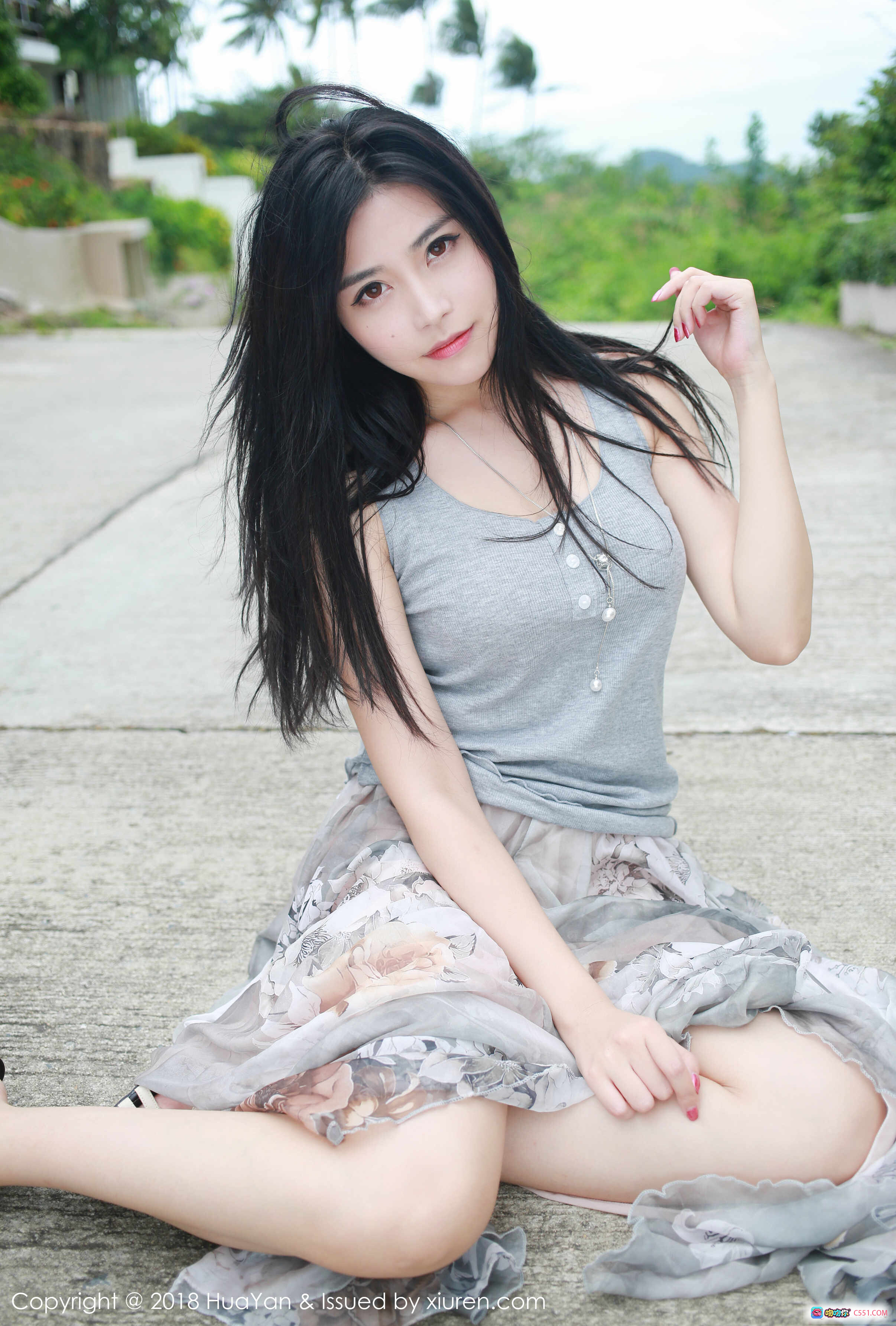 图片[10] - 许诺Sabrina户外写真 | 灰色吊带上衣+印花长裙 | 山景椰树背景 | HuaYan花の颜2018 Vol.054 - 就要吻
