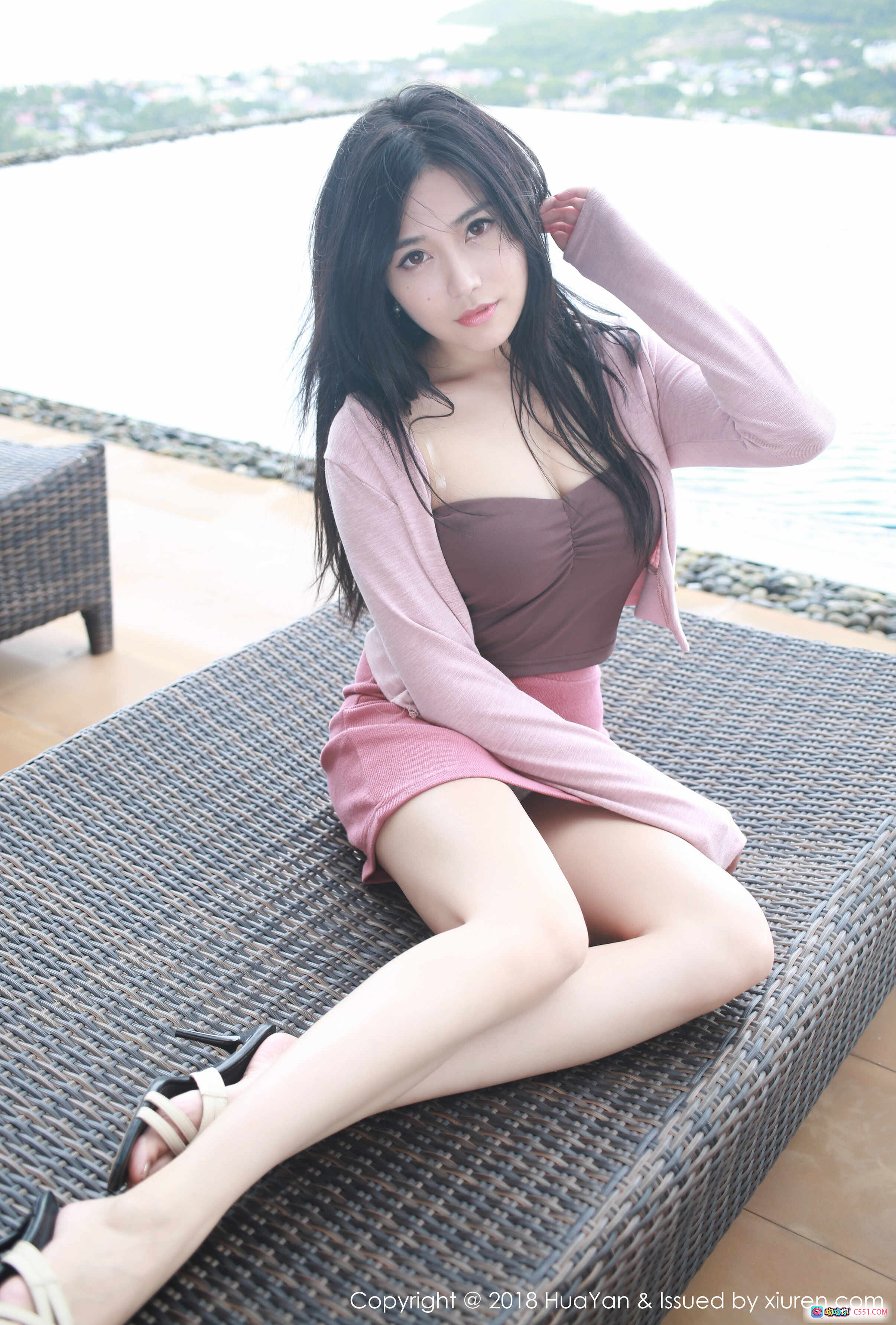 图片[7] - 许诺Sabrina红色风衣性感写真 – HuaYan花の颜2018.11.15 Vol.056 美腿黑靴楼梯场景高清图集 - 就要吻